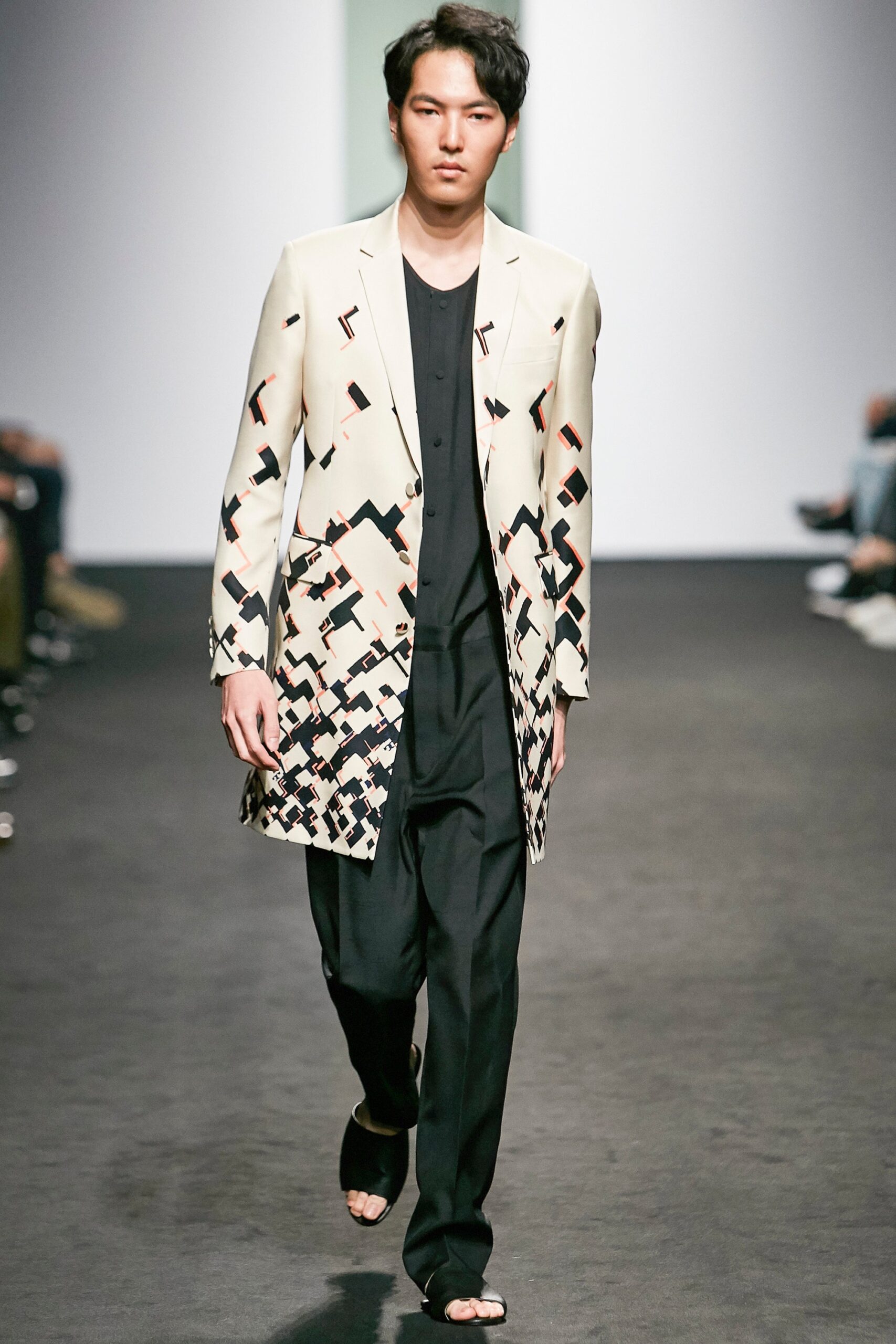 Kim Seo Ryong Seoul S/S 16 Look 40