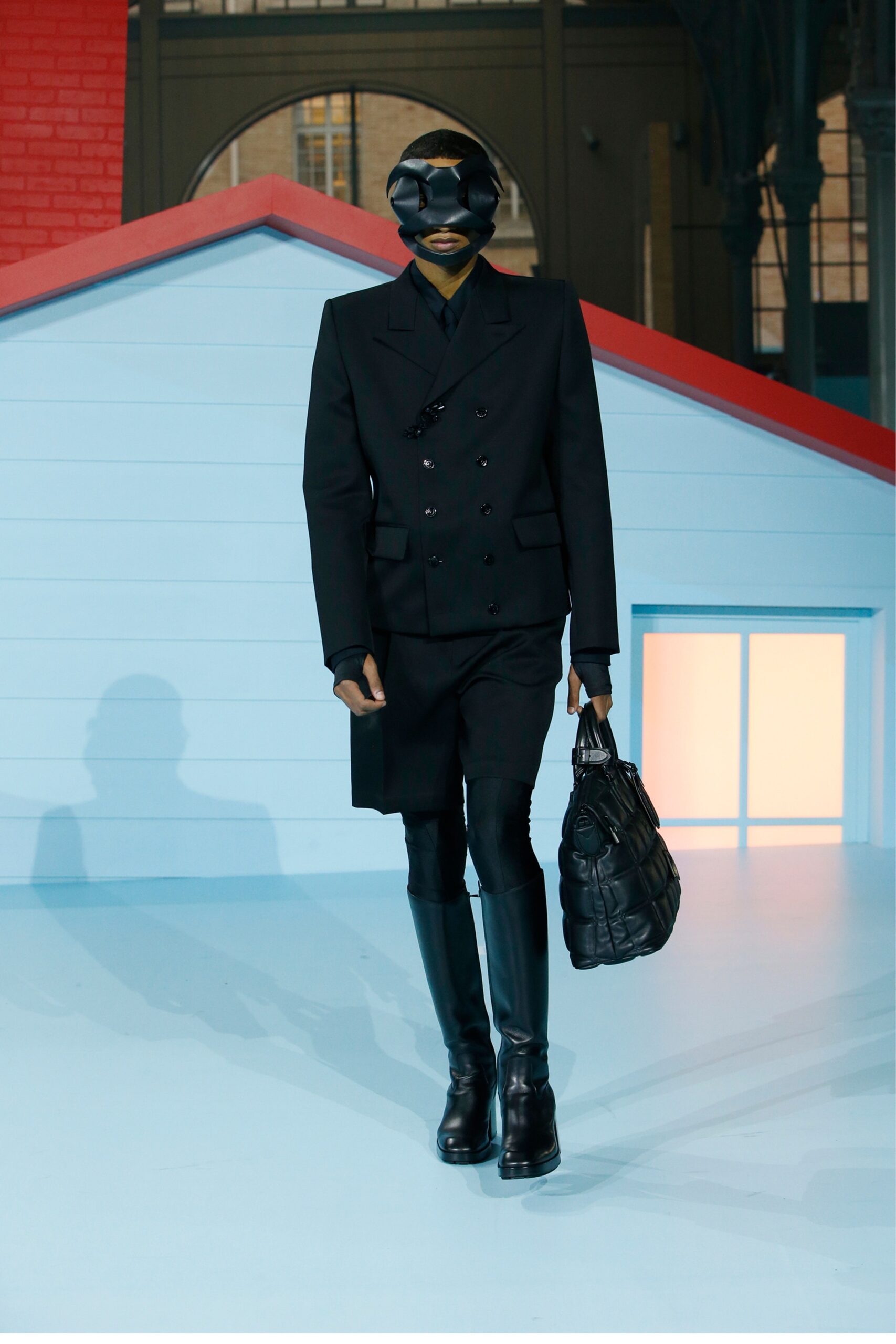 Louis Vuitton F/W 22 Menswear Look 4