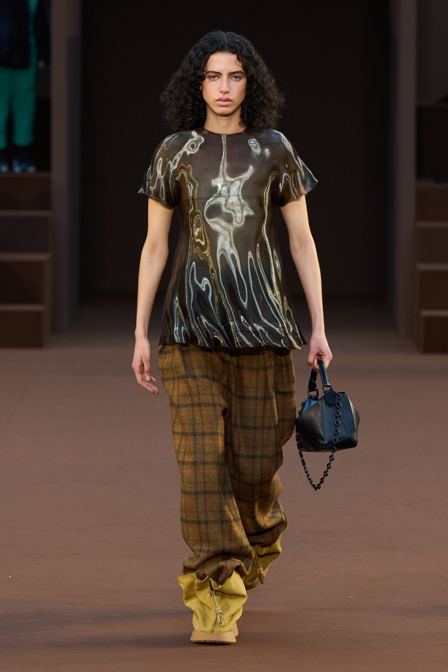 Loewe F/W 22 Look 7