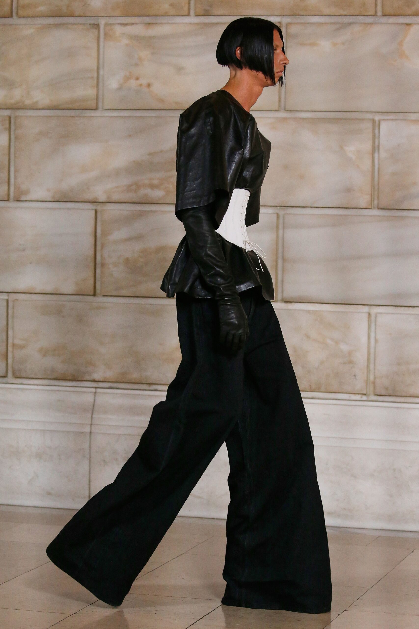 Marc Jacobs F/W 22 Look 15