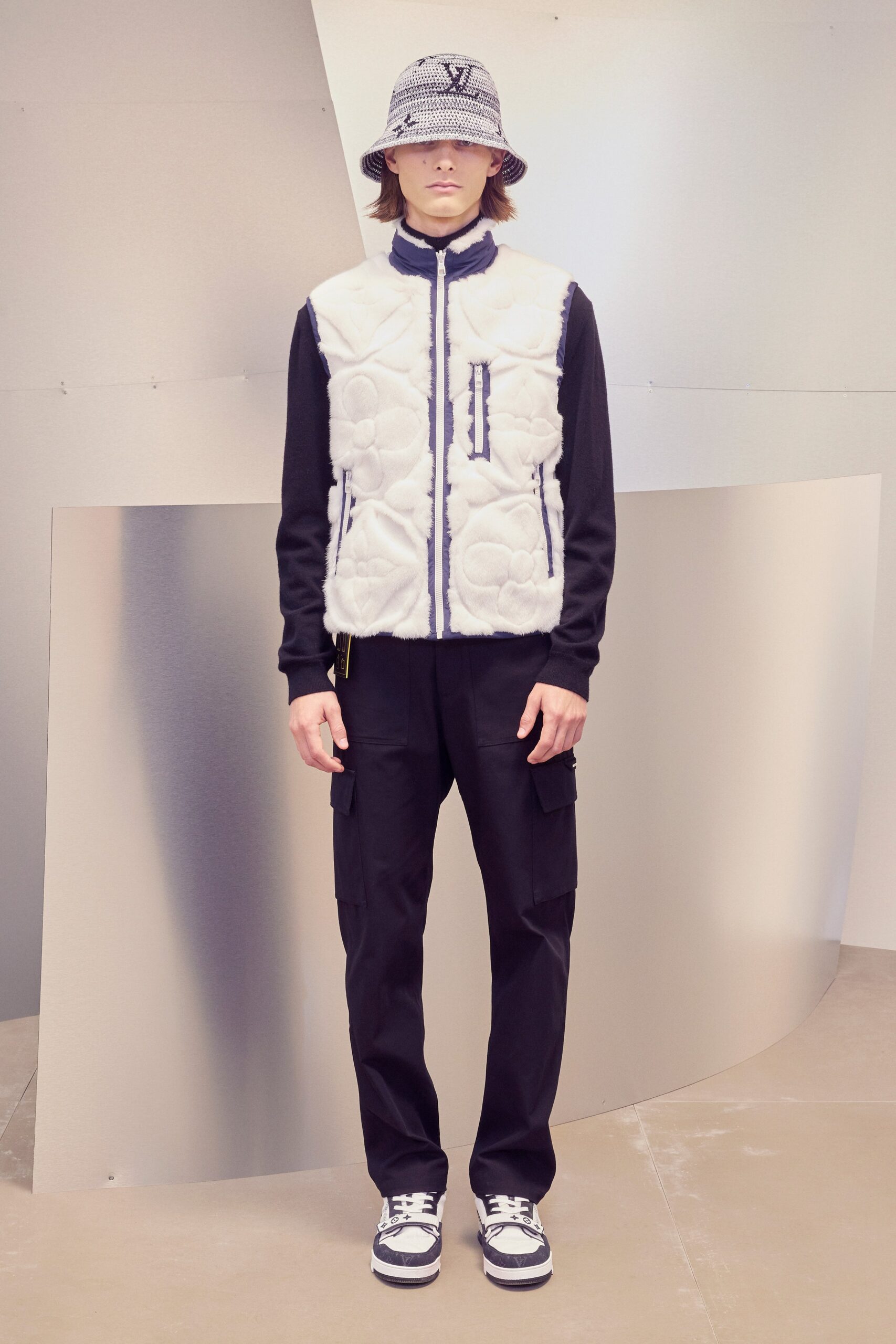 Louis Vuitton F/W 22 Look 17