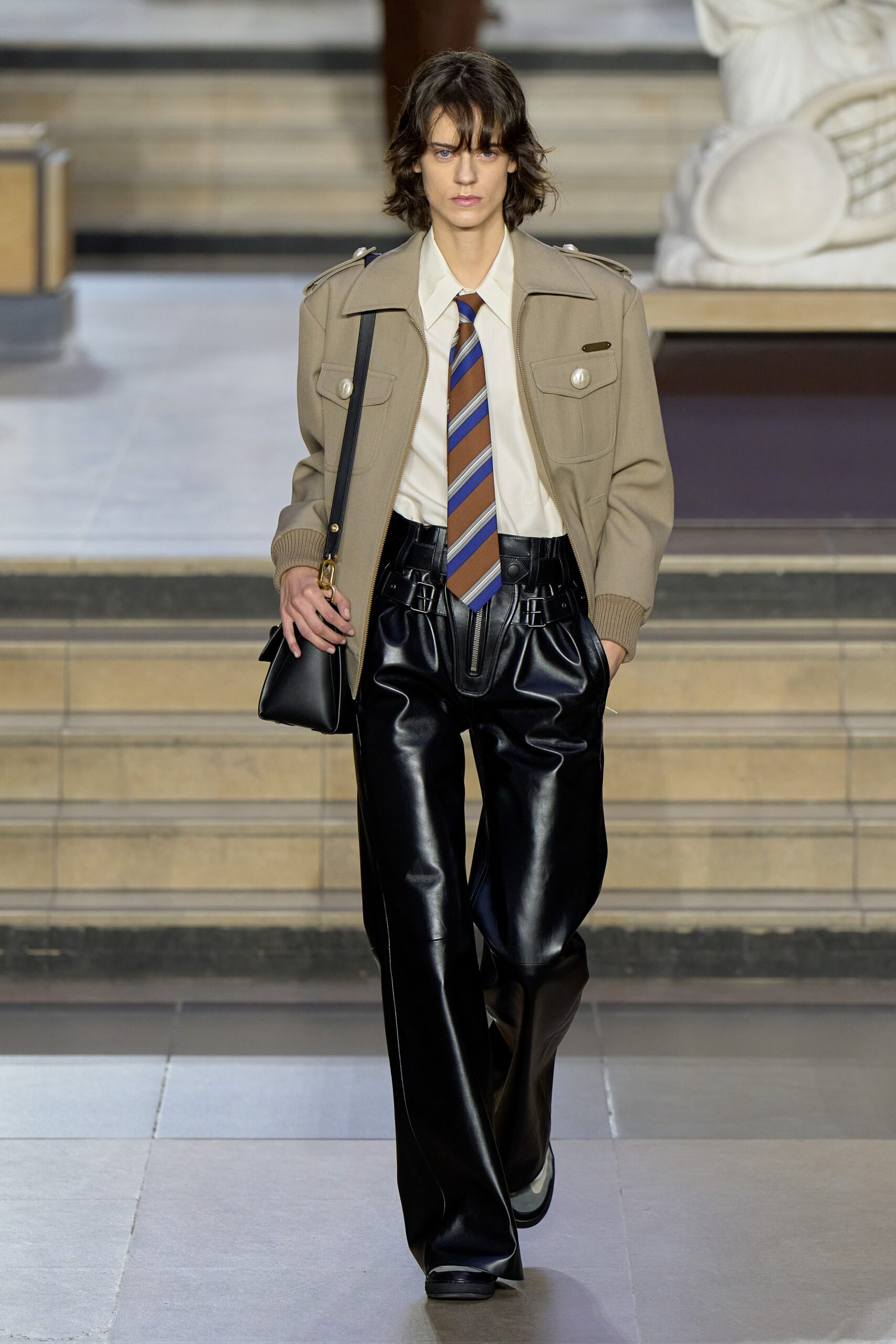 Louis Vuitton F/W 22 Look 19