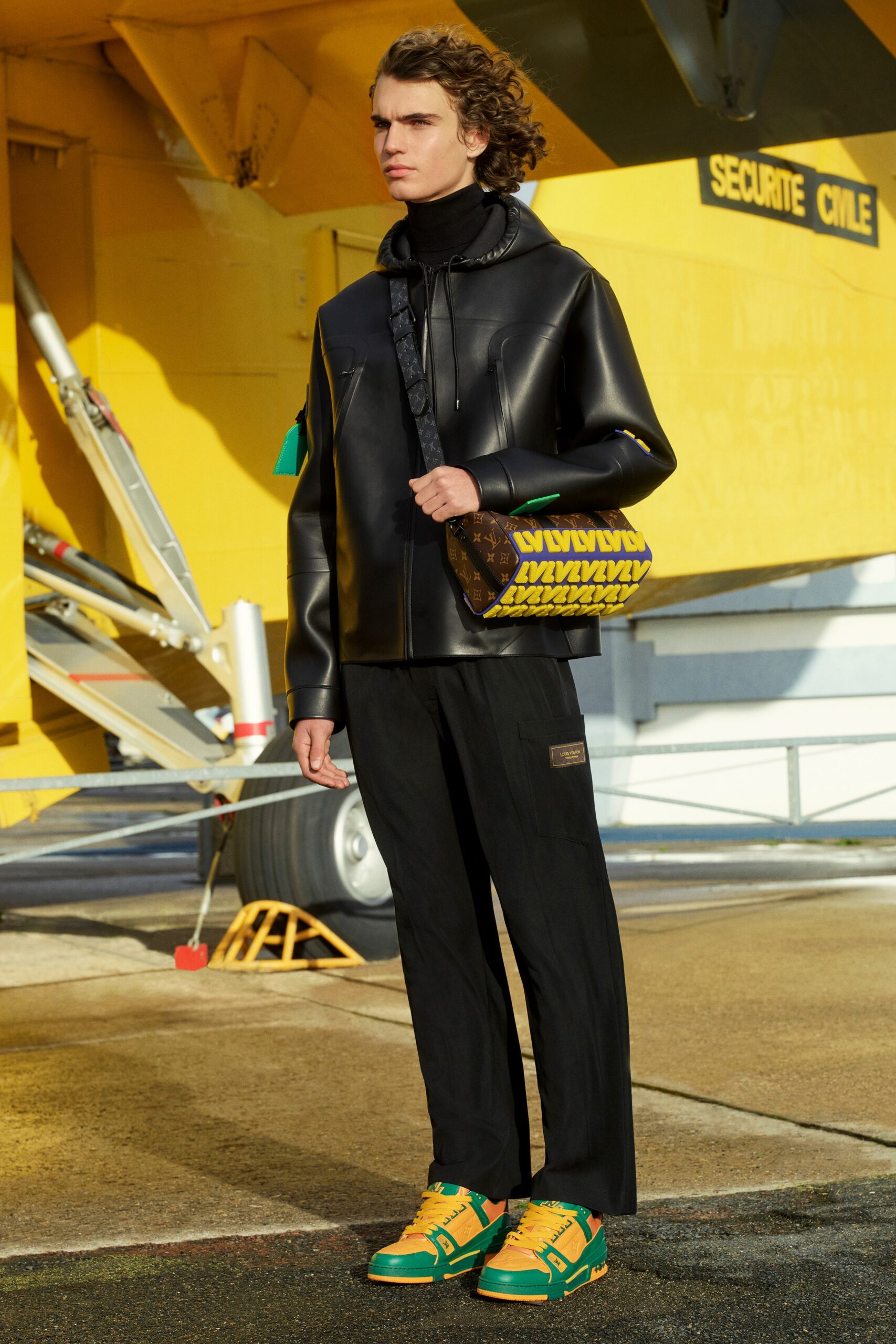Louis Vuitton F/W 21 Look 19