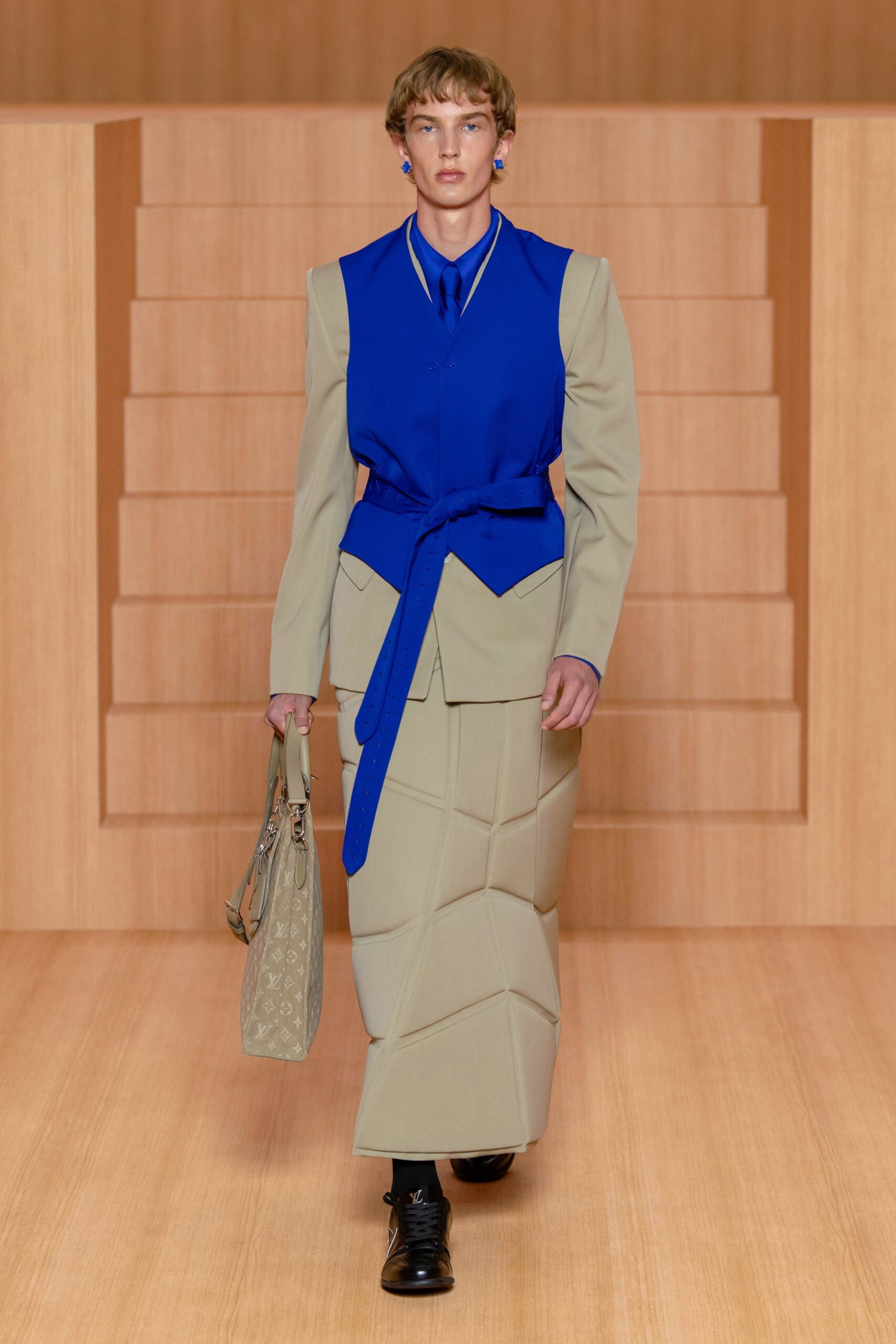 Louis Vuitton S/S 22 Menswear Look 20