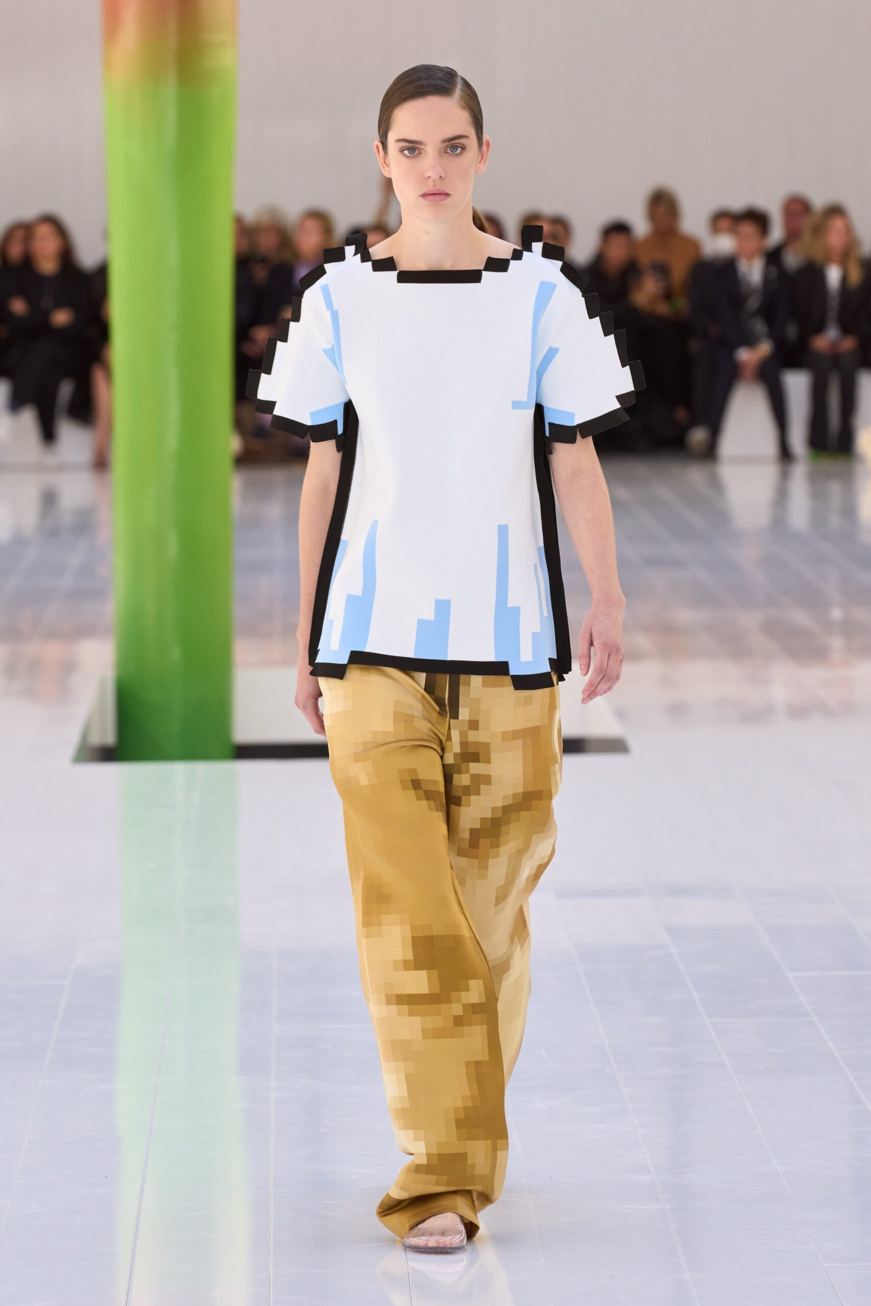 Loewe S/S 23 Look 19