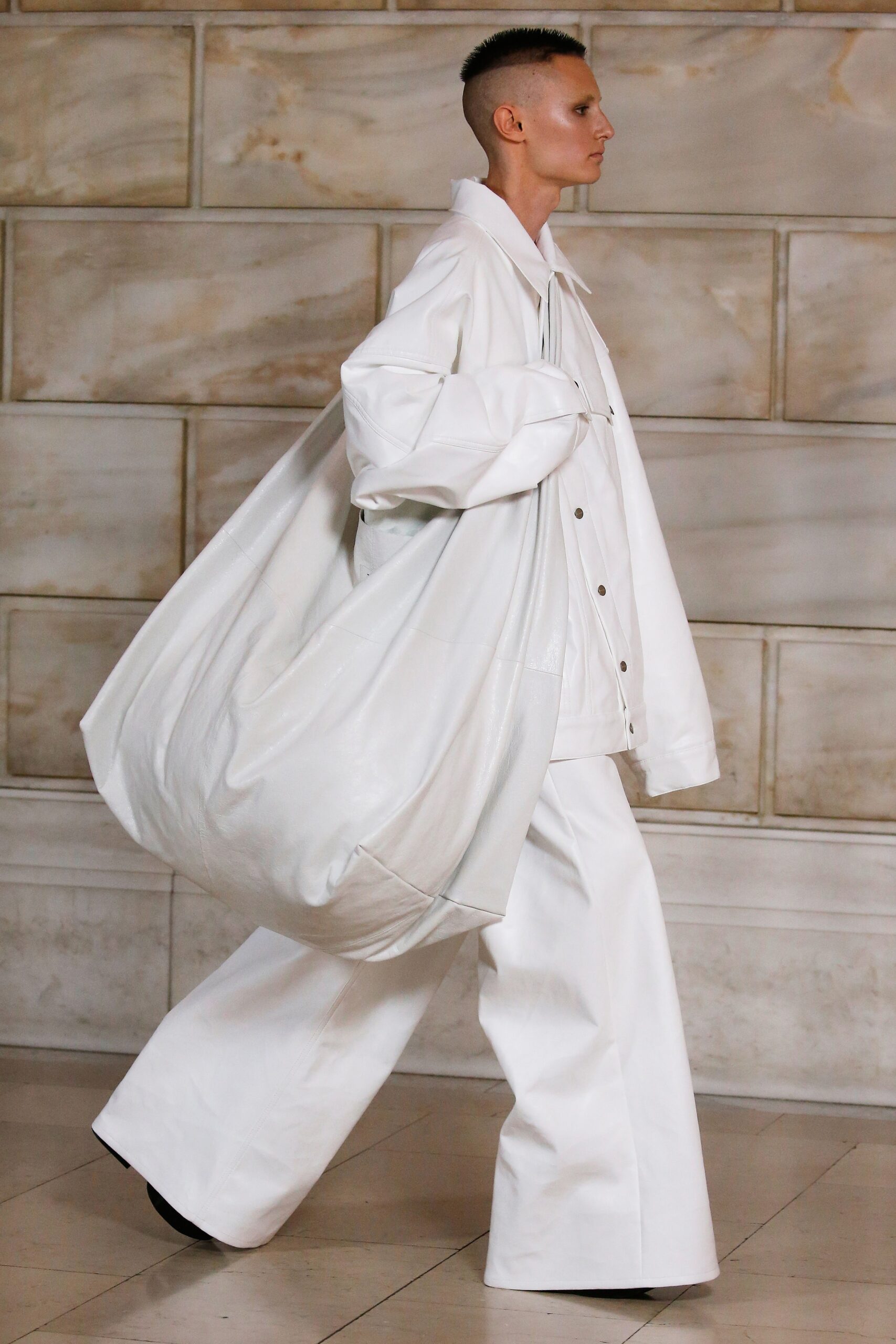 Marc Jacobs F/W 22 Look 19