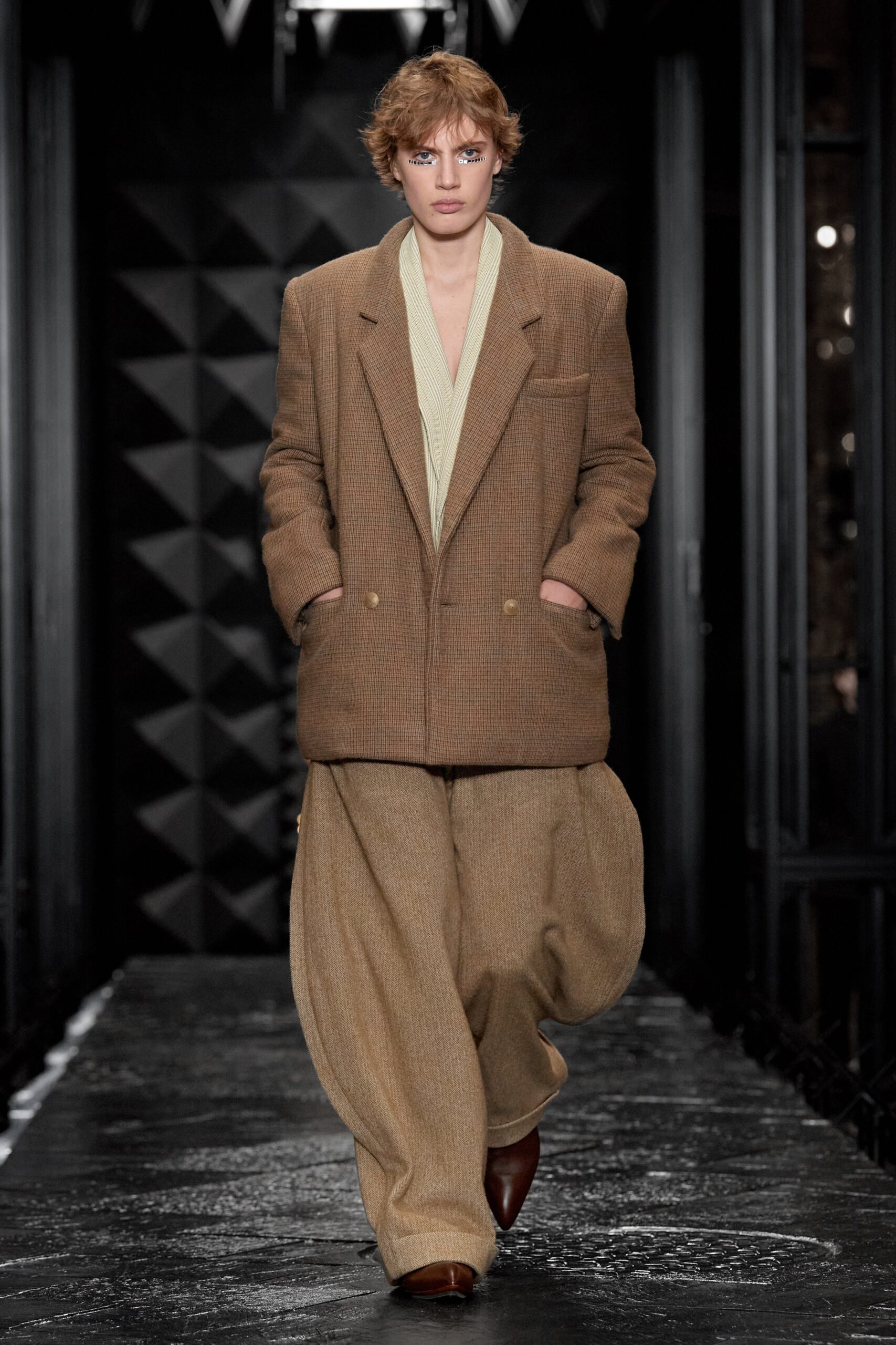 Louis Vuitton F/W 23 Look 20