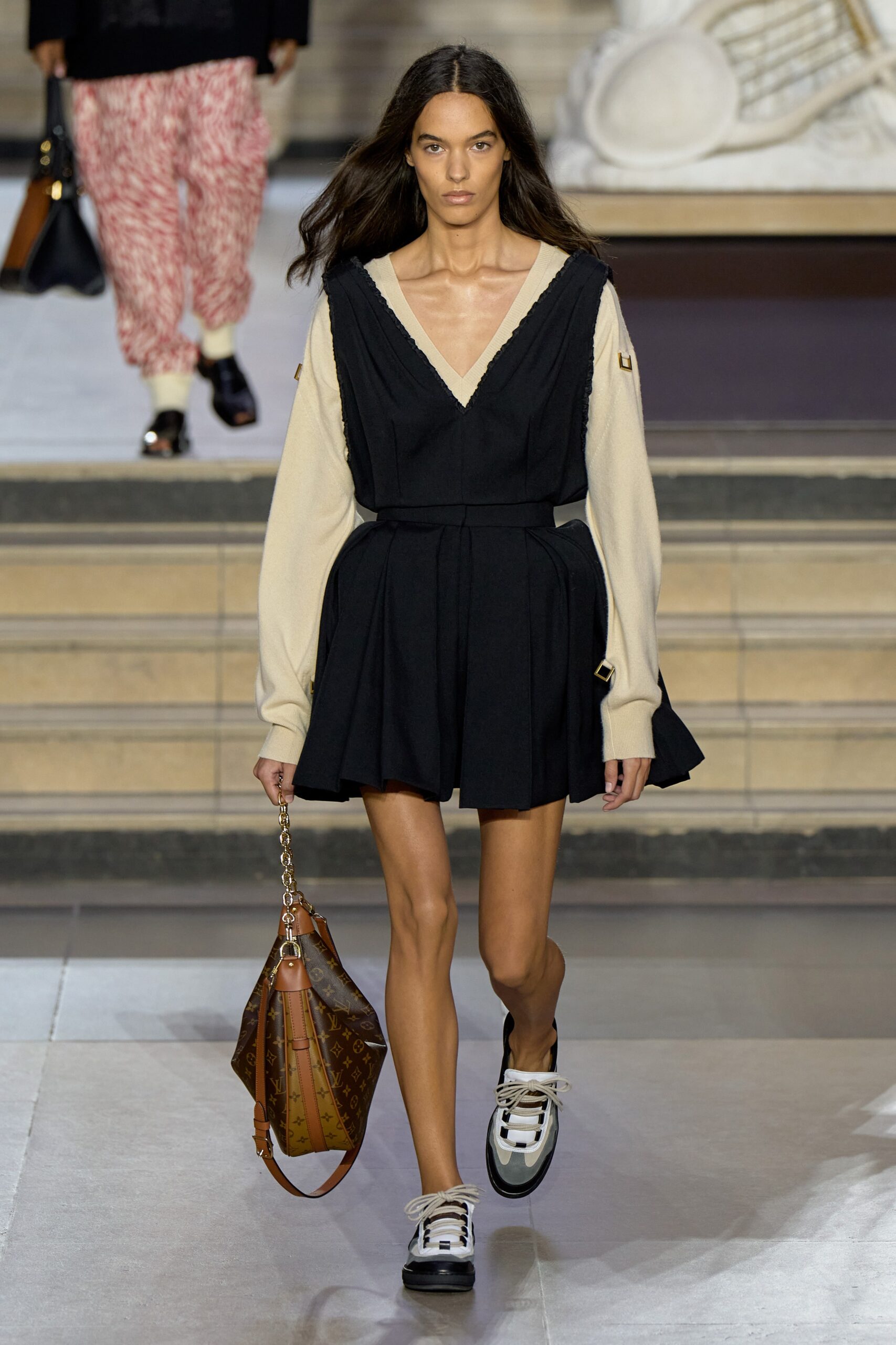 Louis Vuitton F/W 22 Look 22