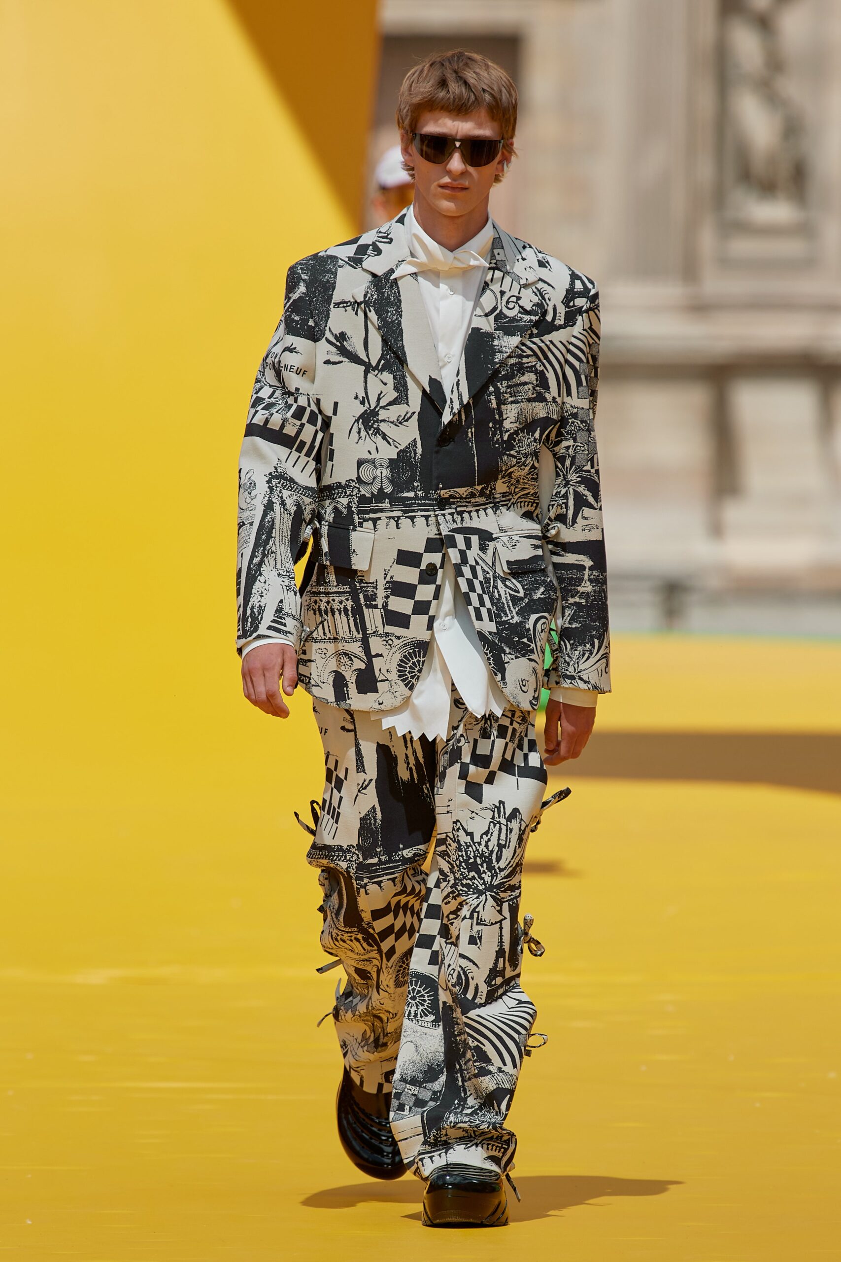 Louis Vuitton S/S 23 Menswear Look 16