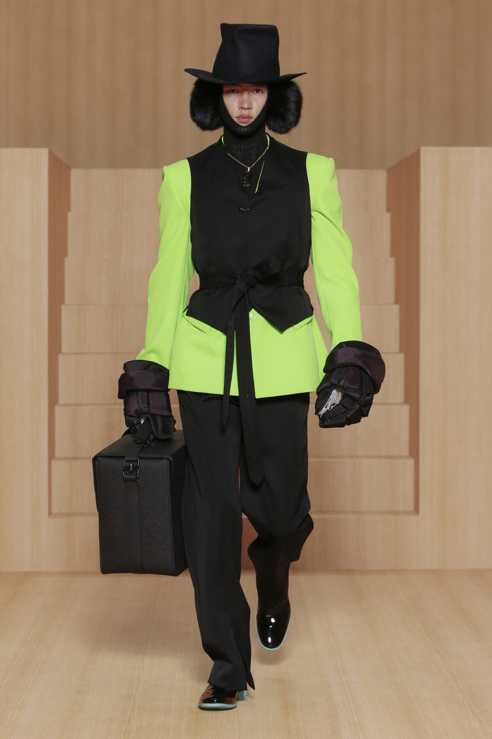 Louis Vuitton S/S 22 Menswear Look 23