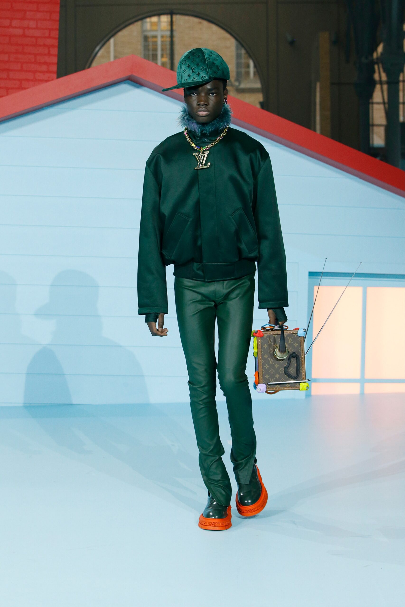 Louis Vuitton F/W 22 Menswear Look 22