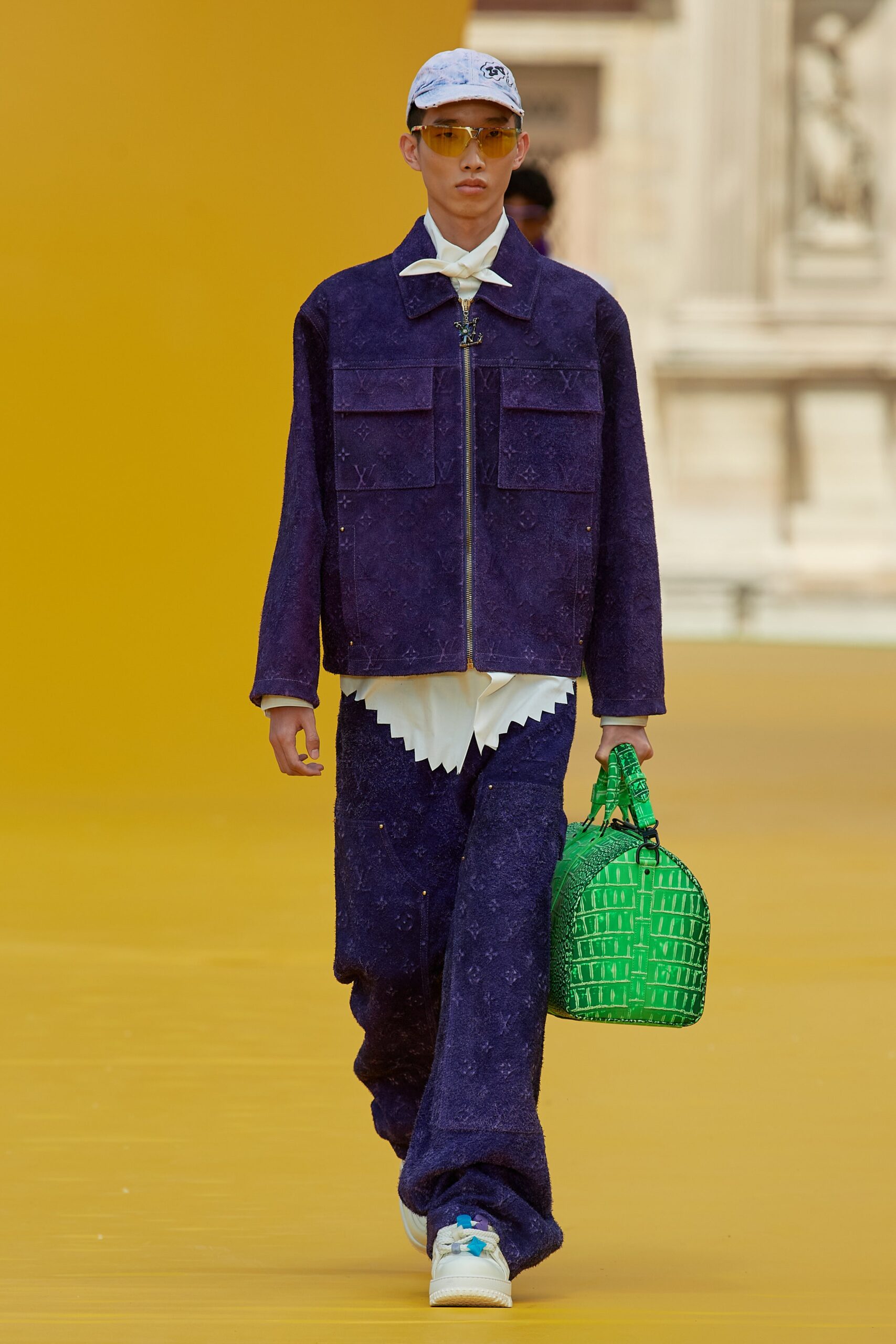 Louis Vuitton S/S 23 Menswear Look 17