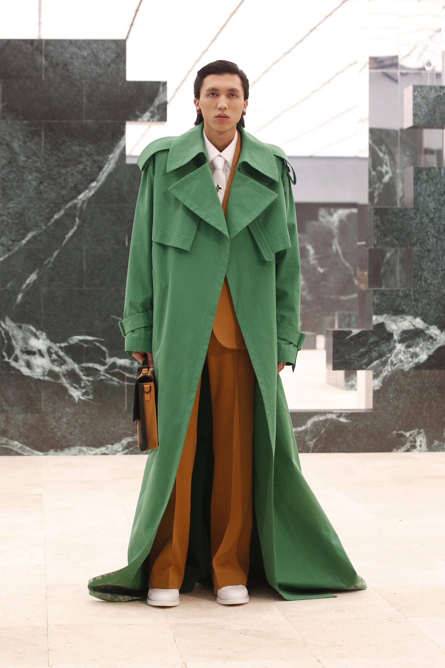 Louis Vuitton F/W 21 Menswear Look 24