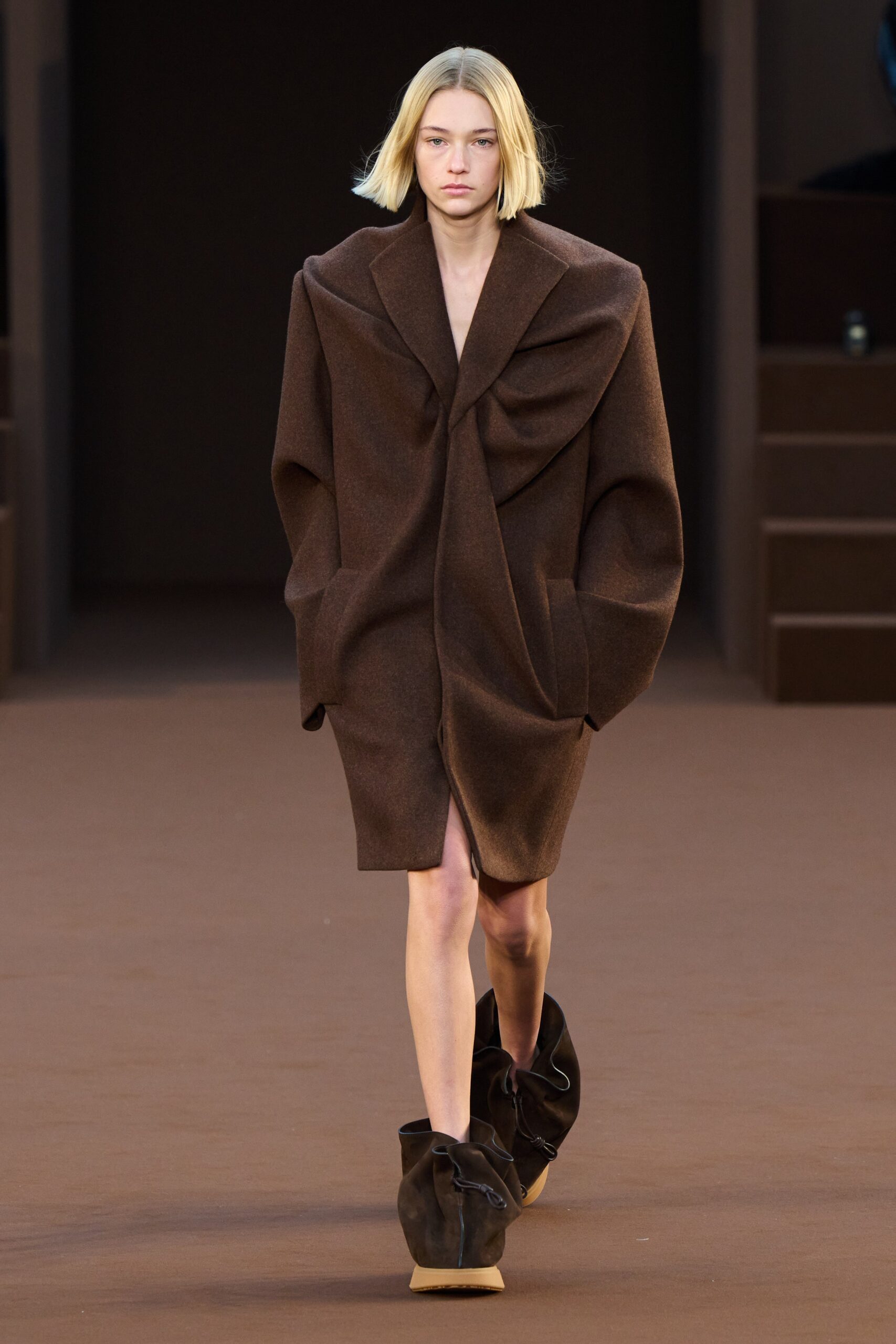 Loewe F/W 22 Look 24