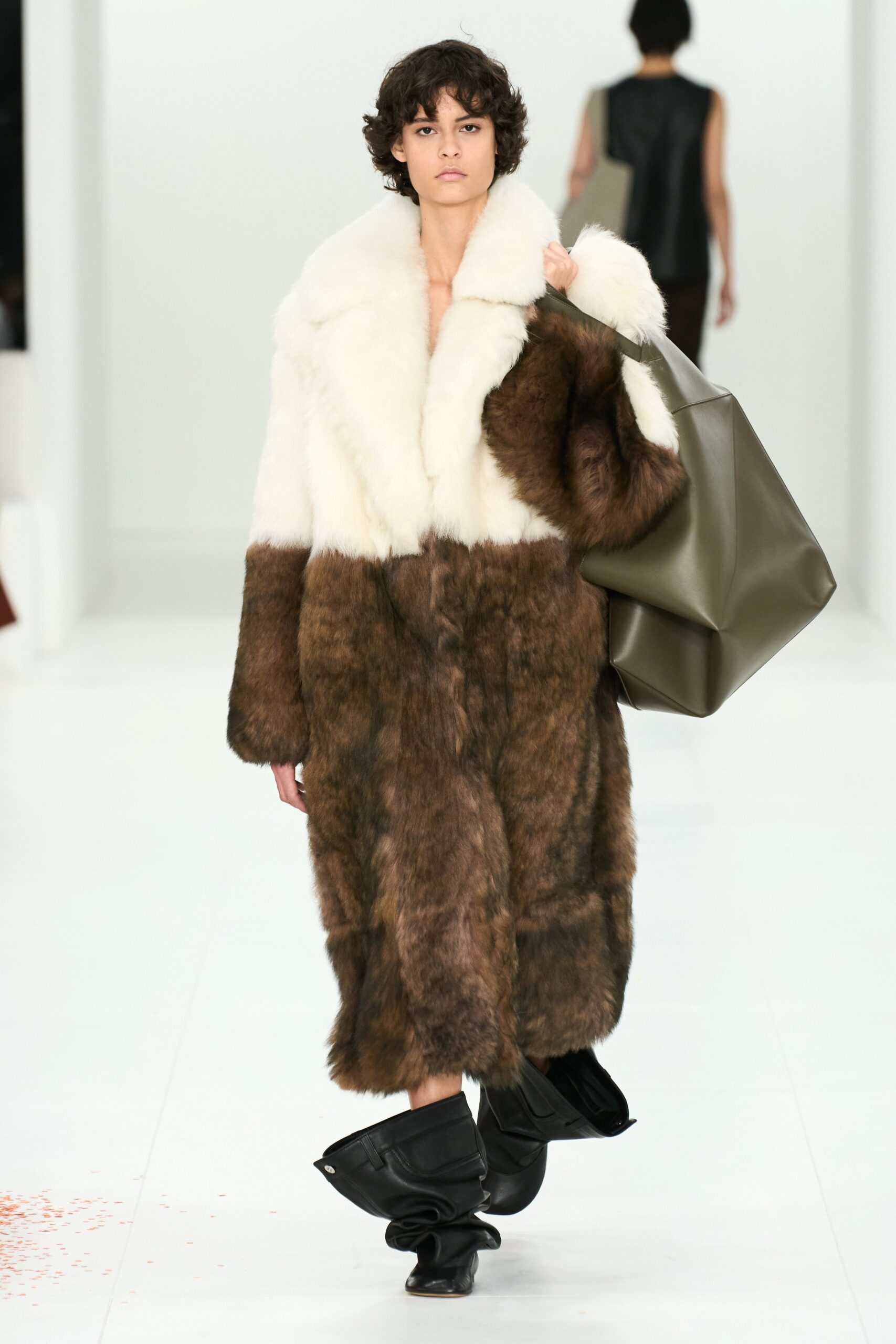 Loewe F/W 23 Look 24
