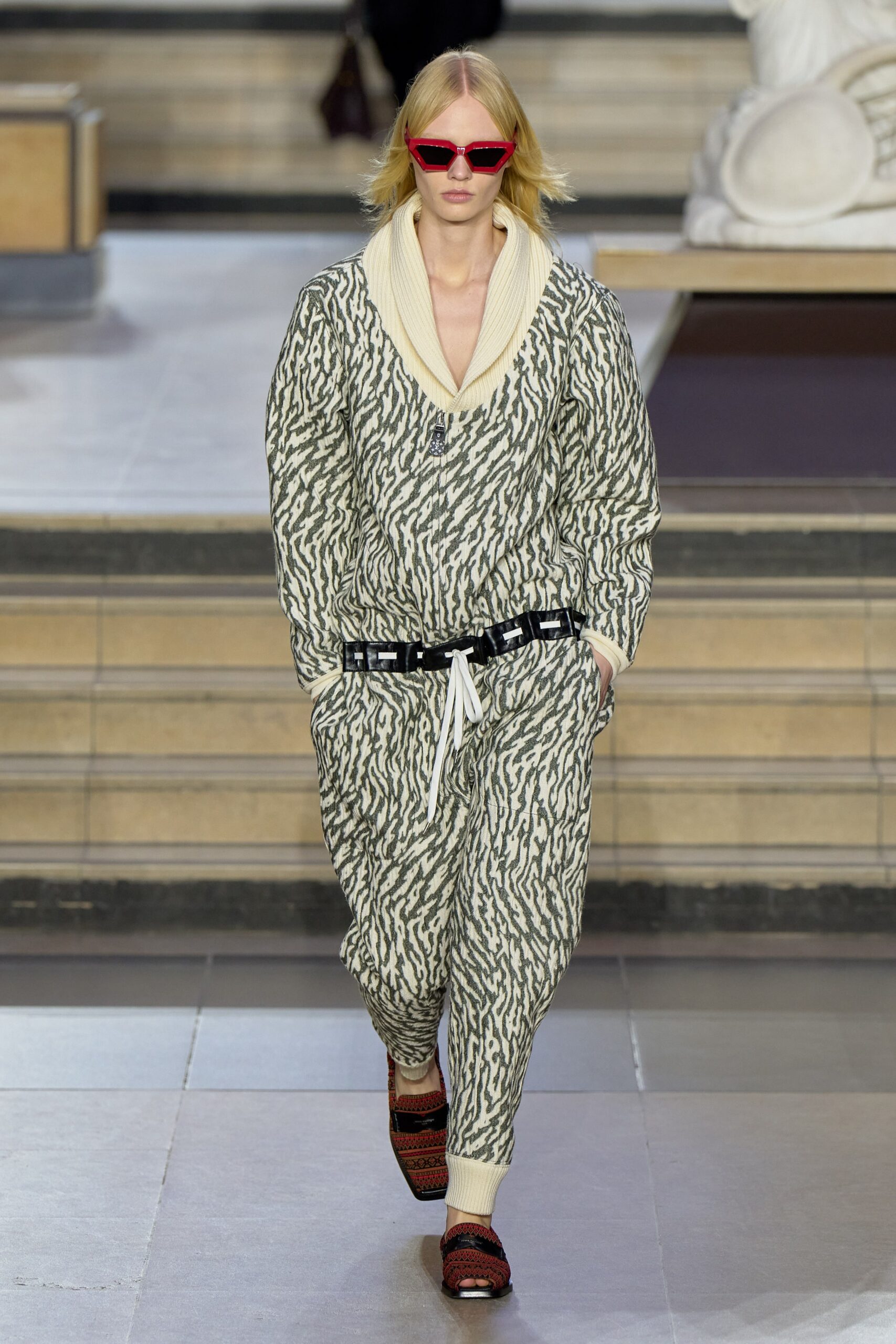 Louis Vuitton F/W 22 Look 25