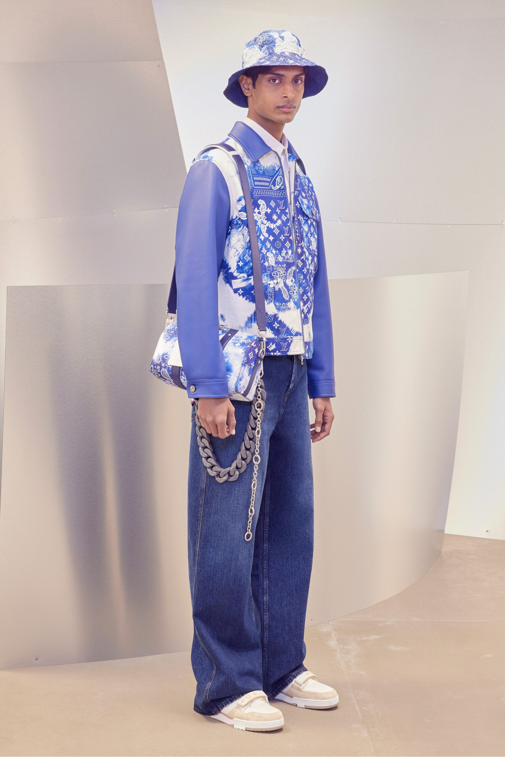 Louis Vuitton F/W 22 Look 25