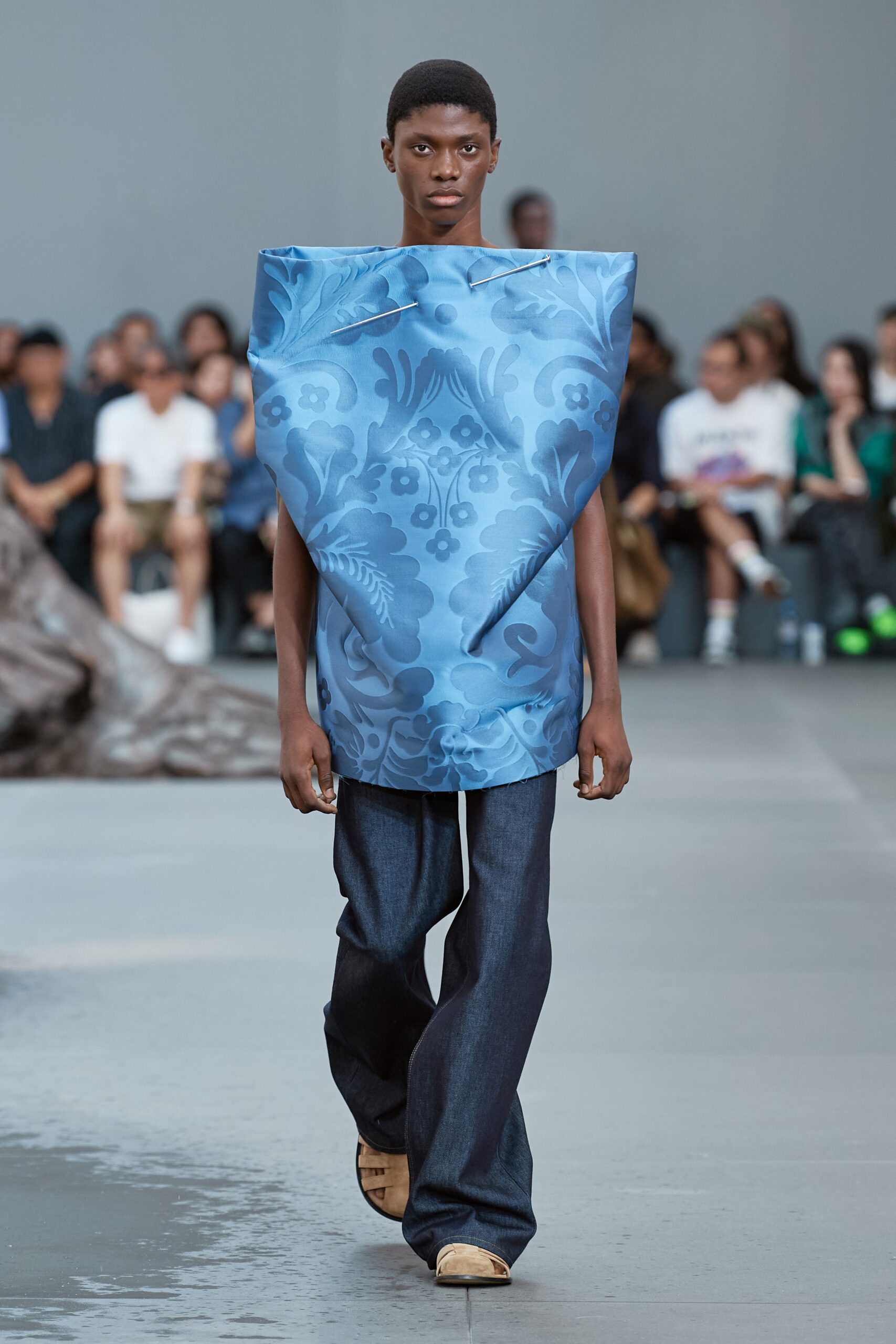 Loewe S/S 24 Menswear Look 25
