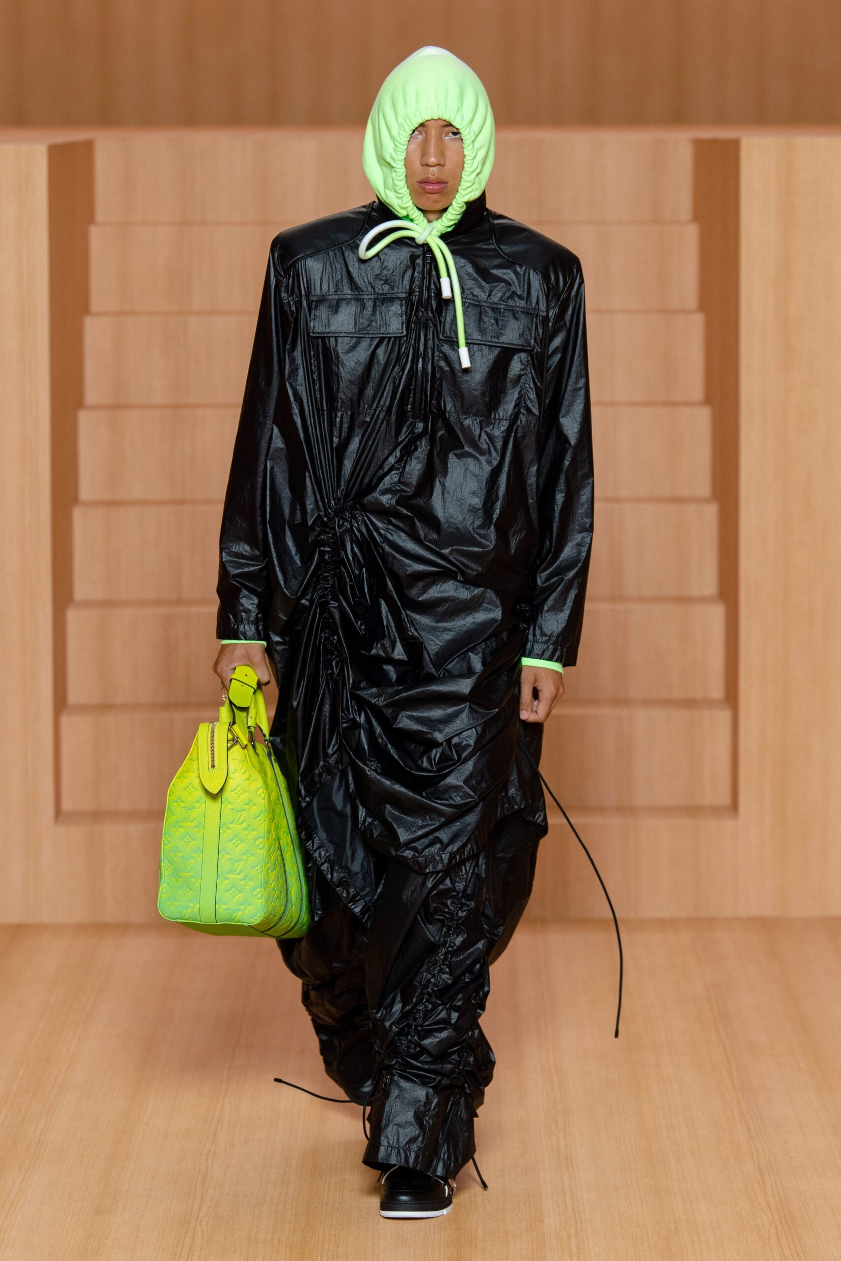 Louis Vuitton S/S 22 Menswear Look 32