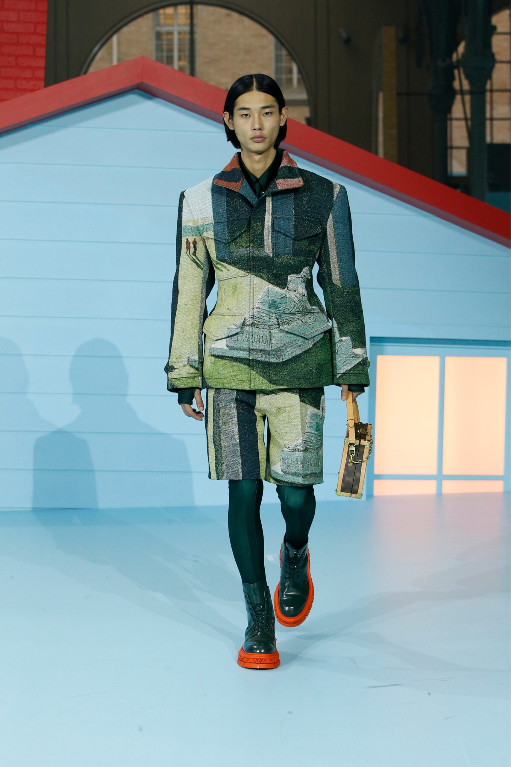 Louis Vuitton F/W 22 Menswear Look 36