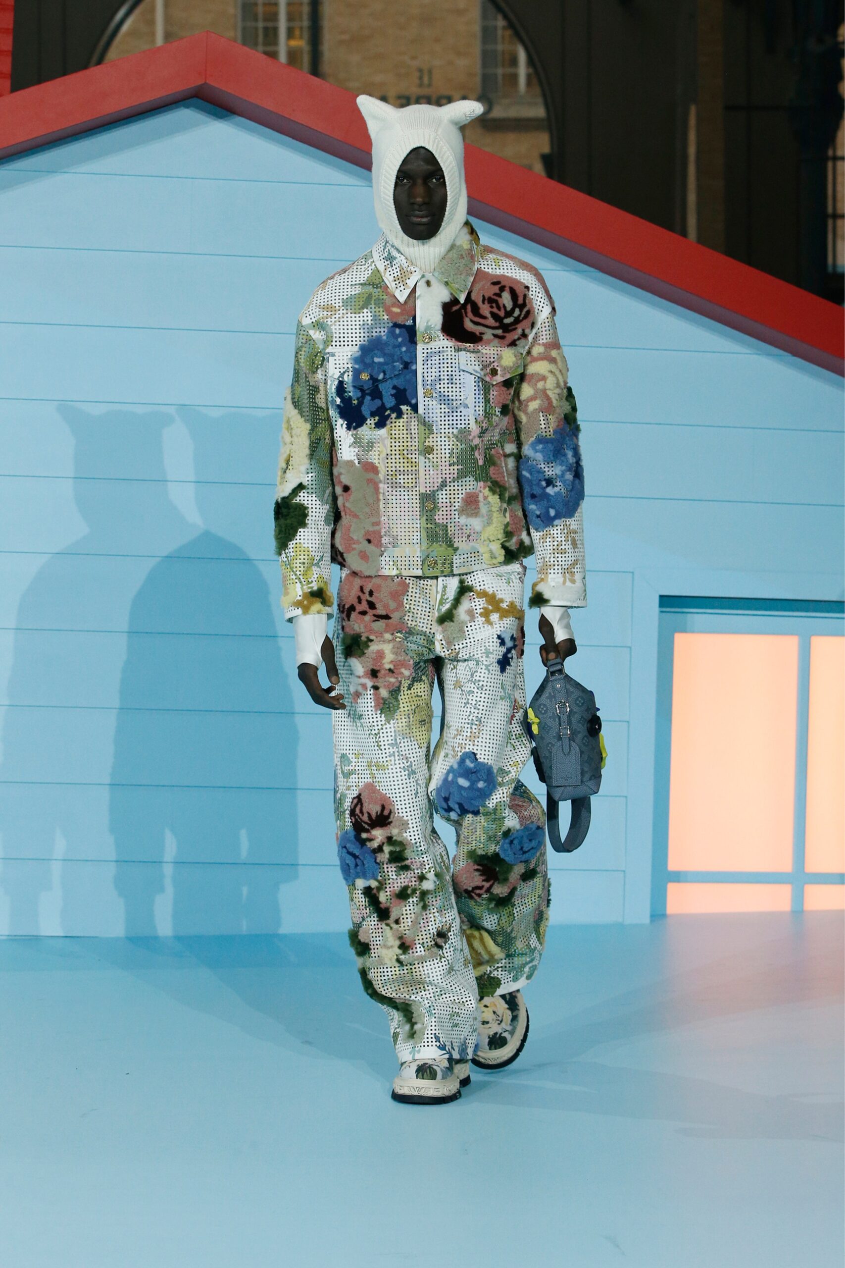 Louis Vuitton F/W 22 Menswear Look 49