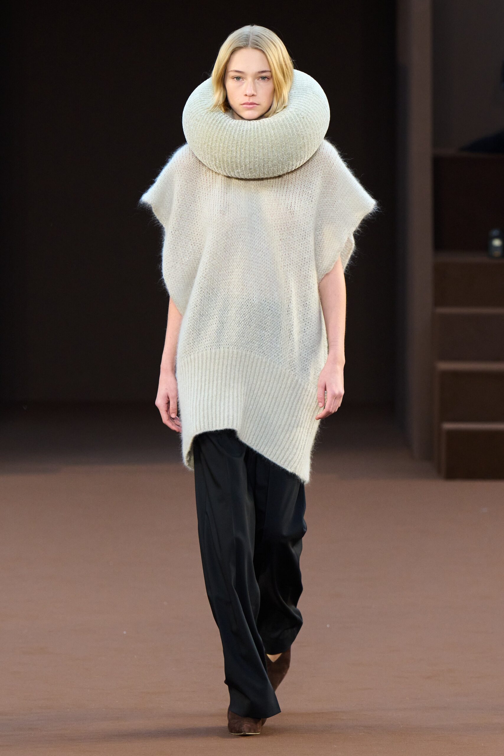 Loewe F/W 22 Look 50