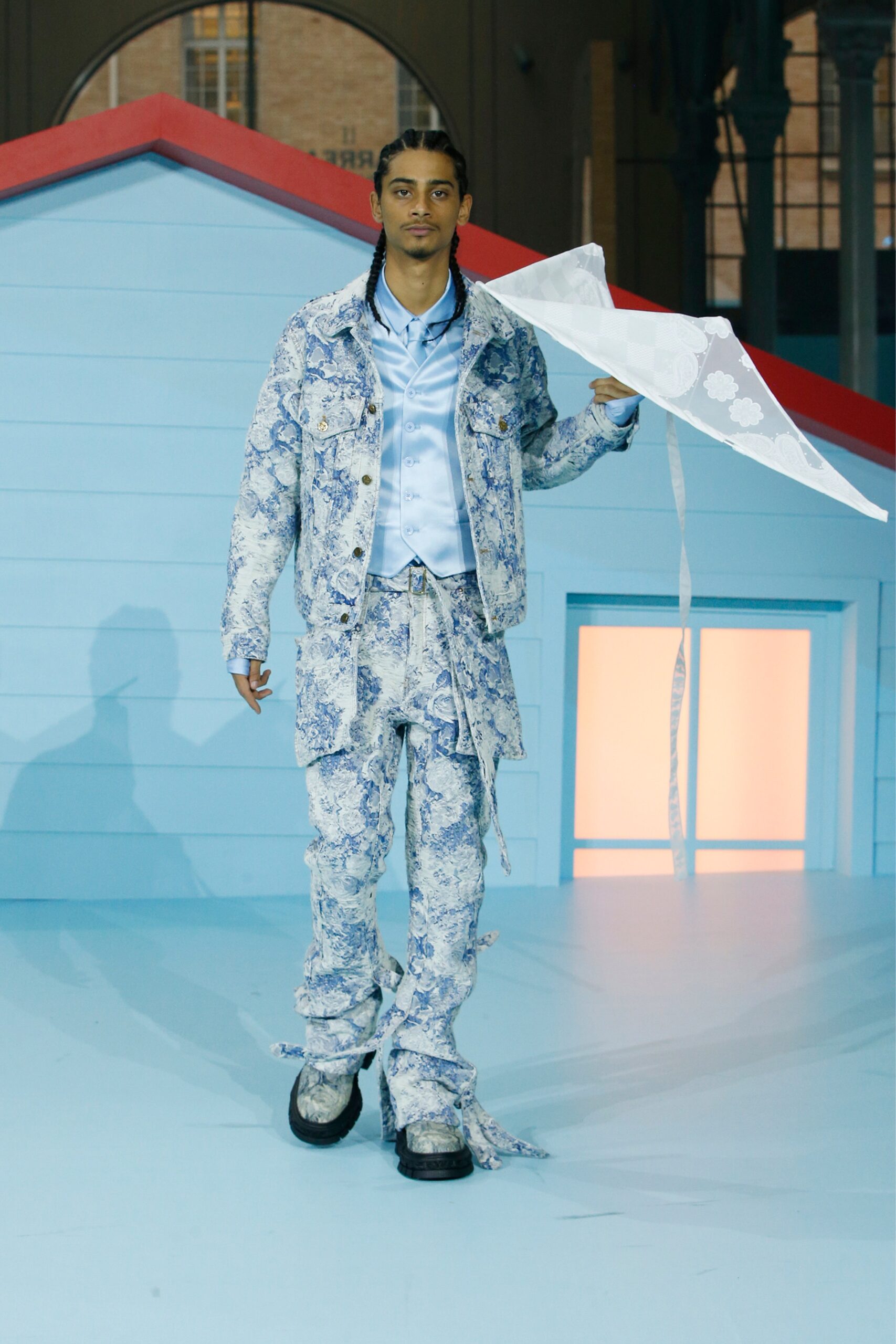 Louis Vuitton F/W 22 Menswear Look 54