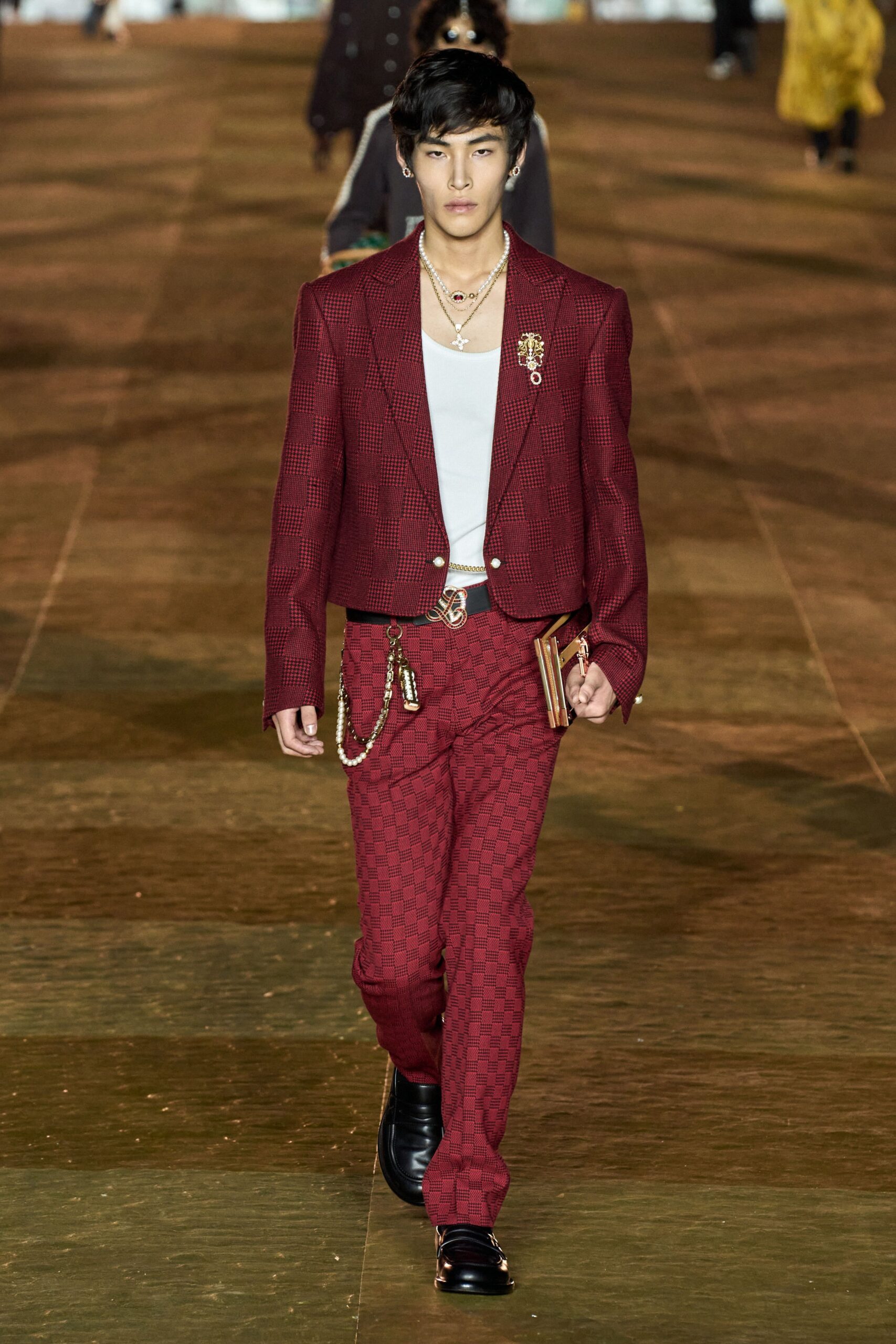 Louis Vuitton S/S 24 Menswear Look 54