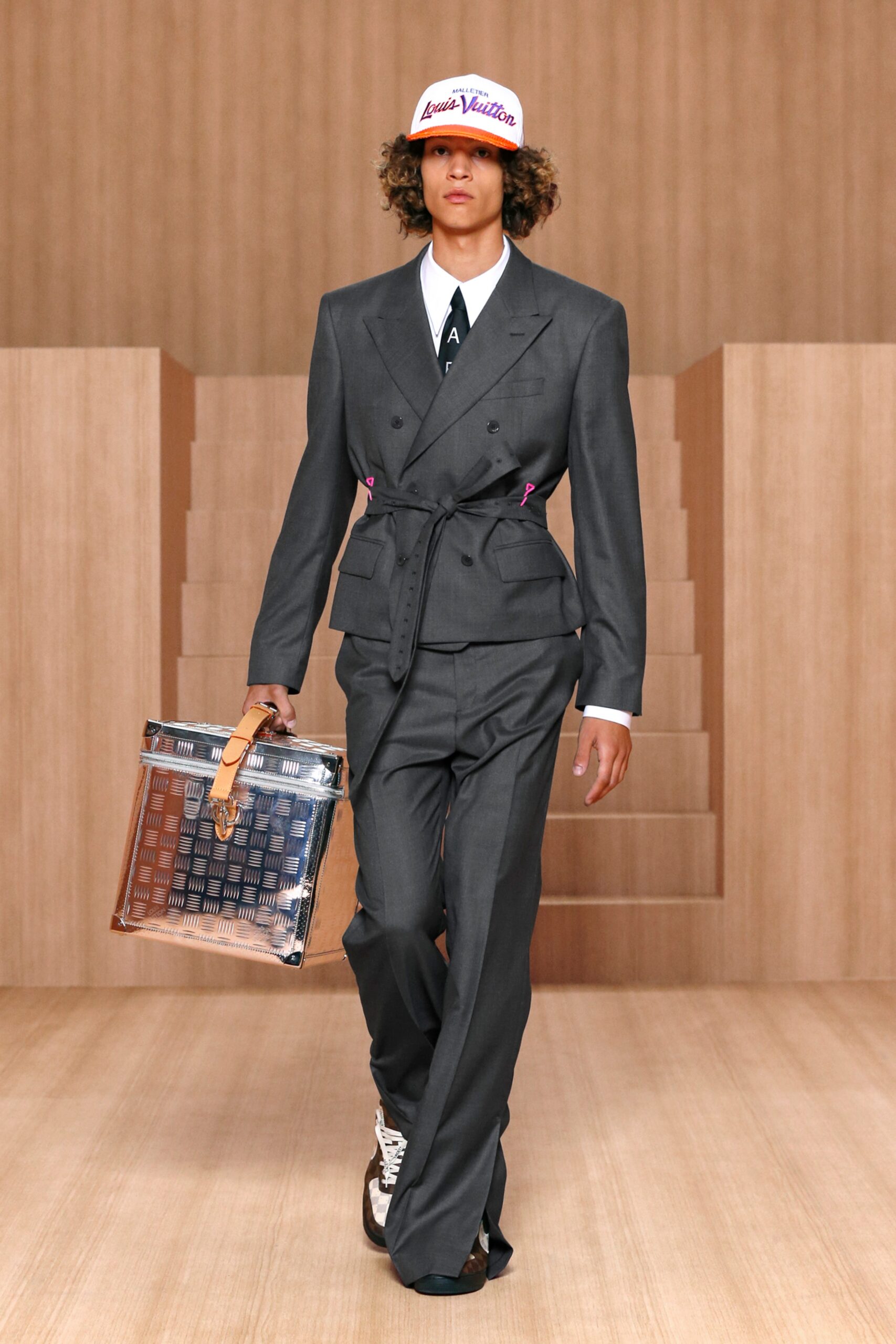 Louis Vuitton S/S 22 Menswear Look 77