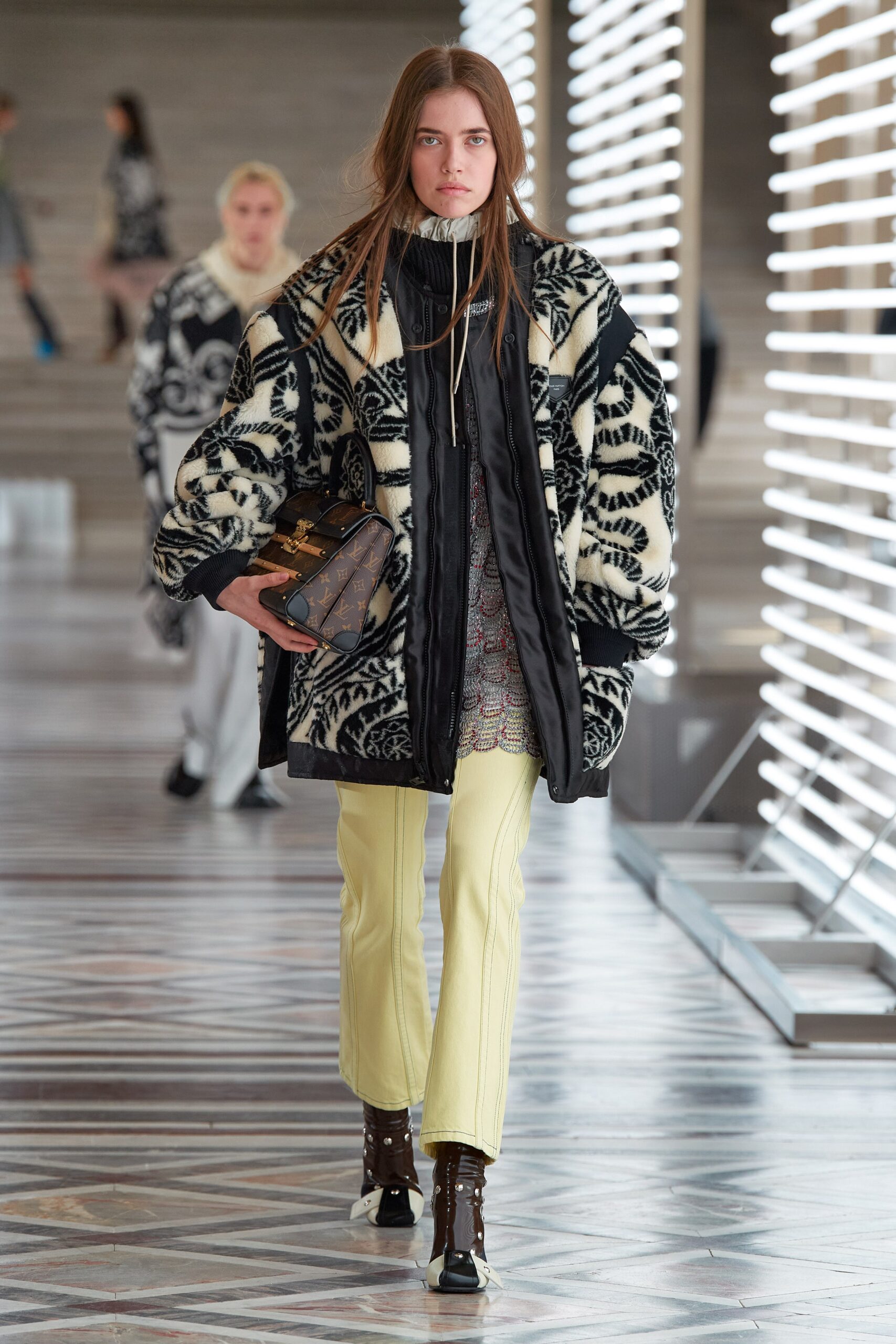 Louis Vuitton F/W 21 Look 19