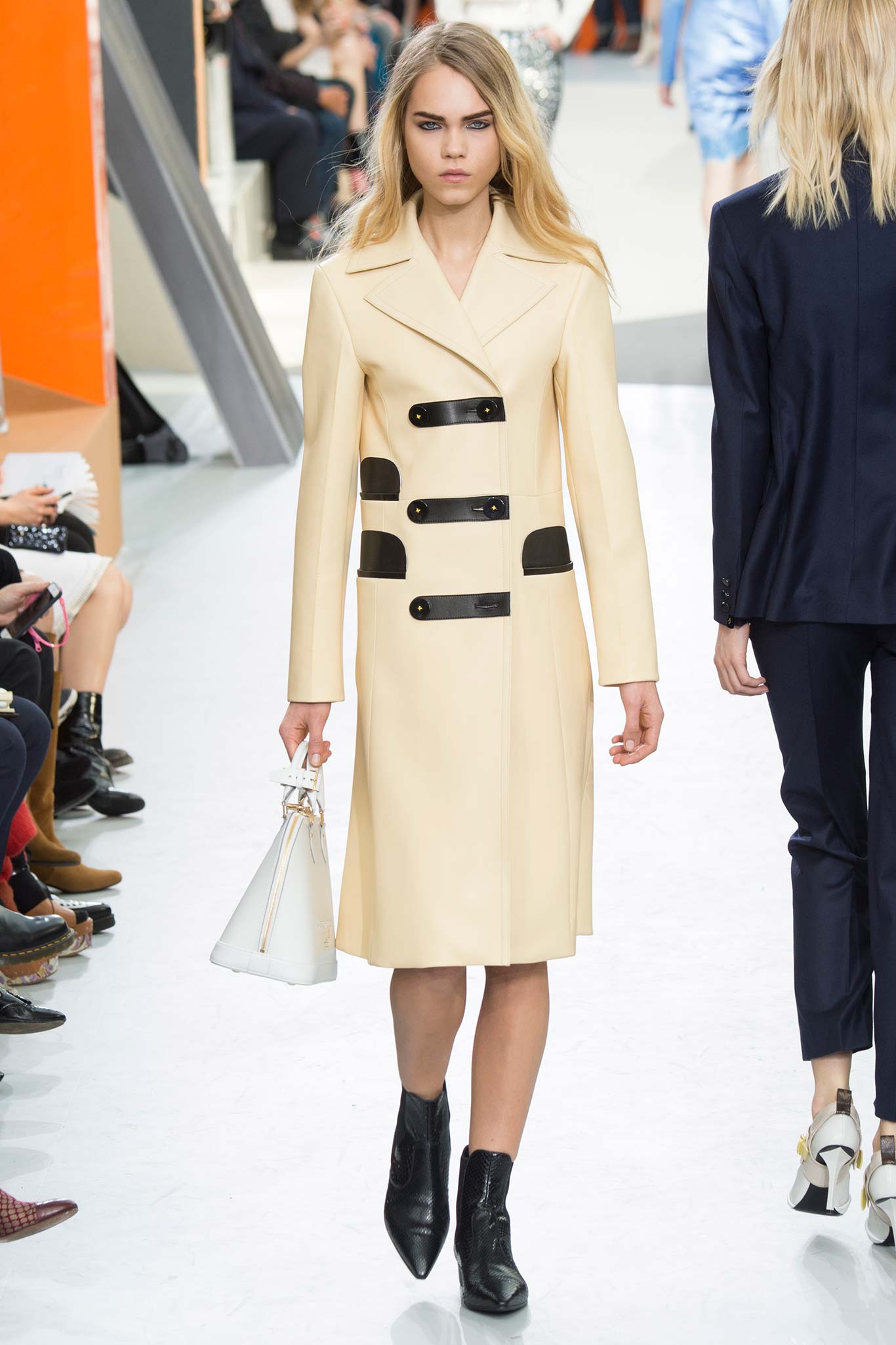 Louis Vuitton F/W 15 Look 19