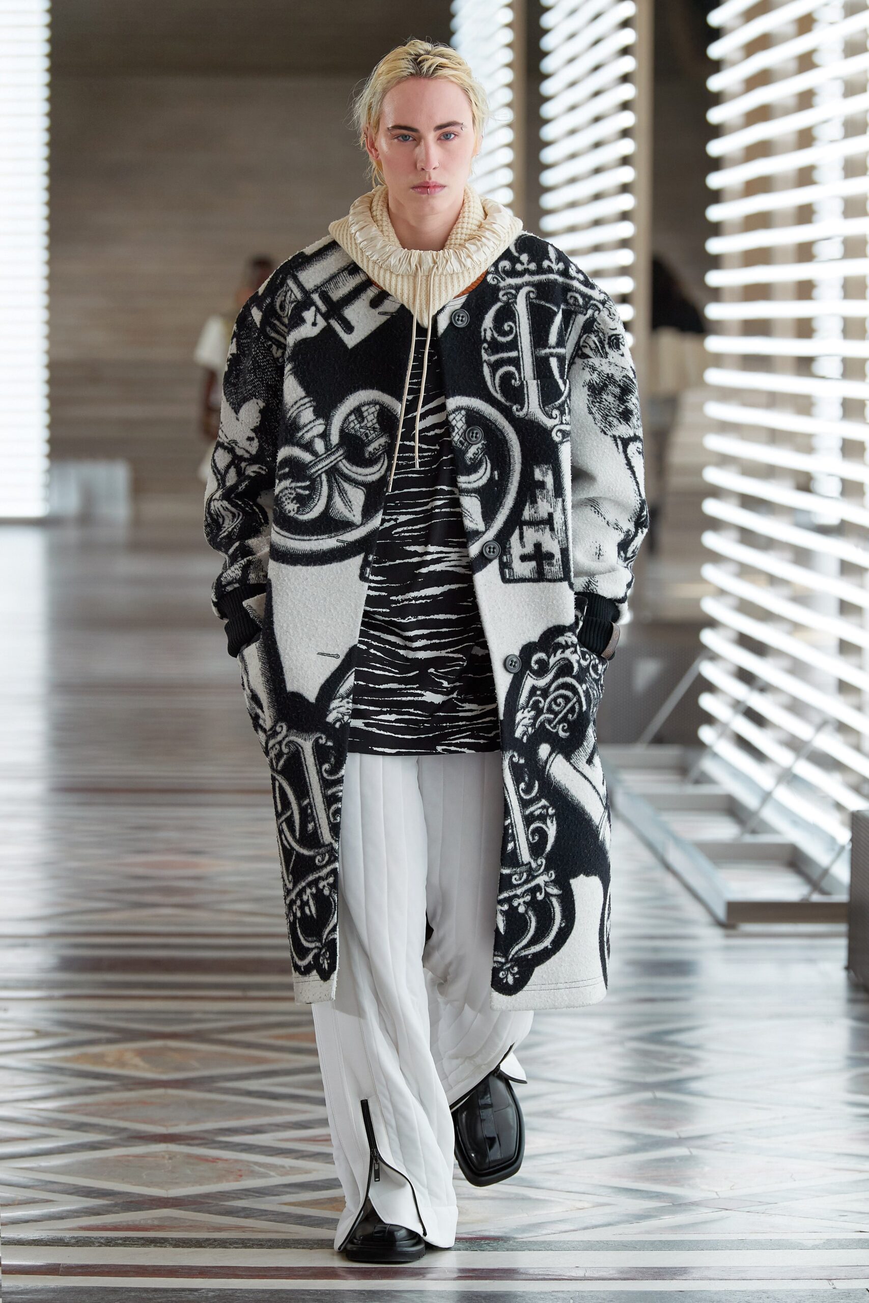 Louis Vuitton F/W 21 Look 21