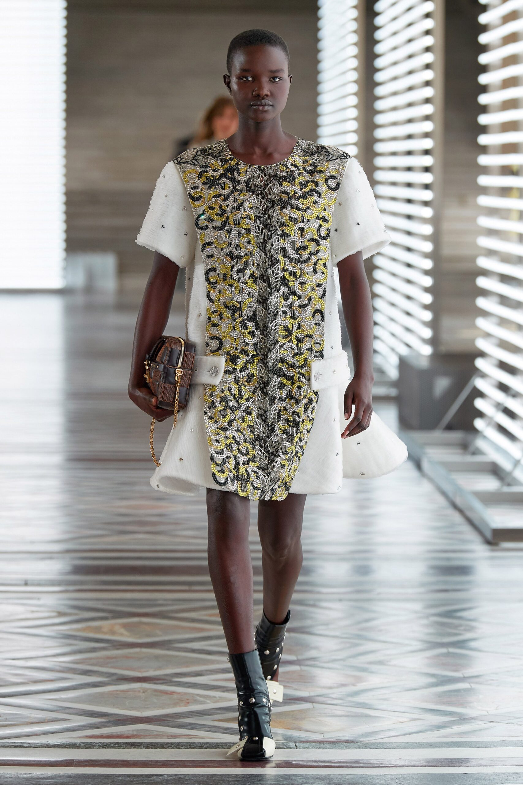 Louis Vuitton F/W 21 Look 23