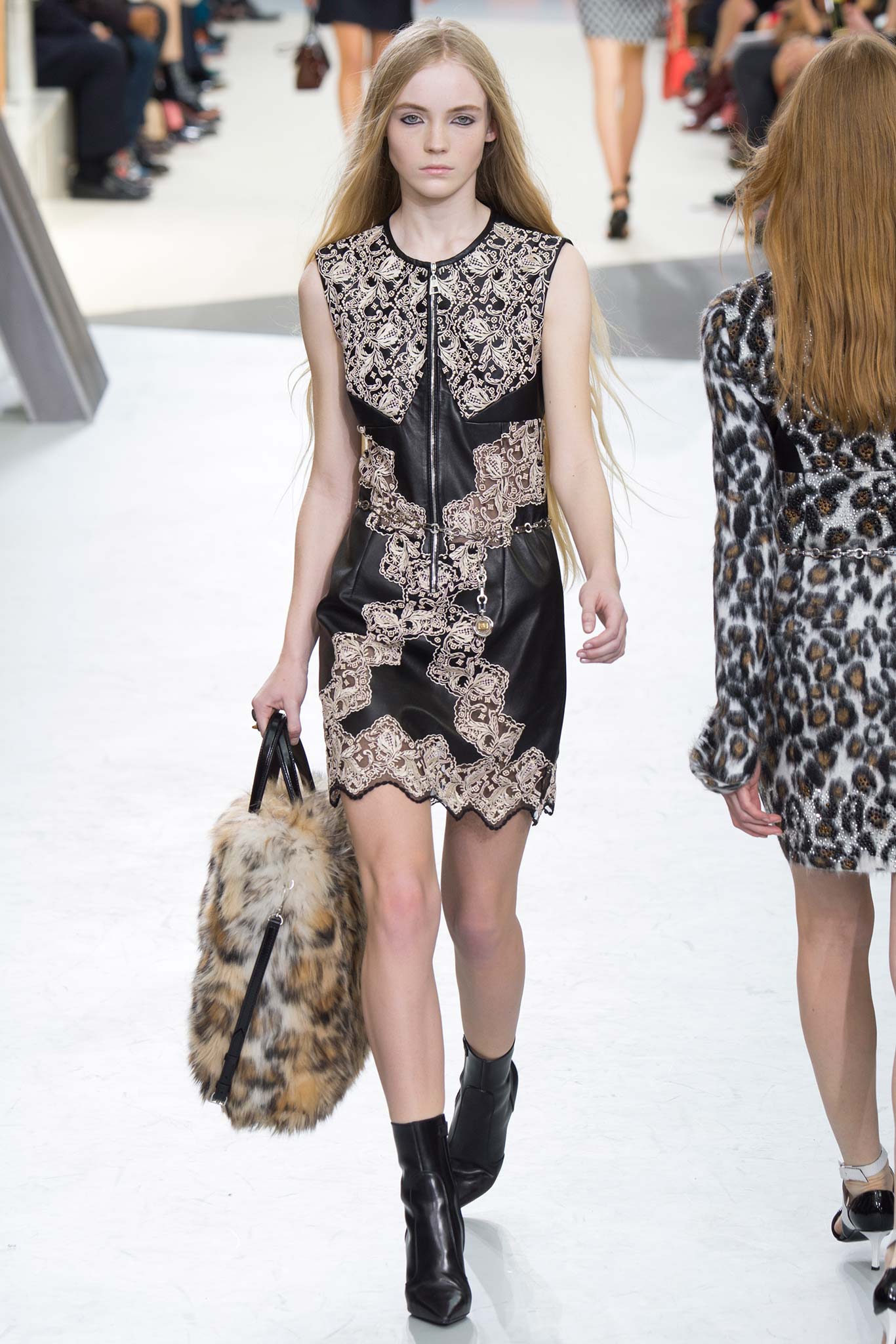 Louis Vuitton F/W 15 Look 27