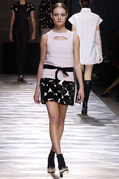 Louis Vuitton F/W 03 Look 45