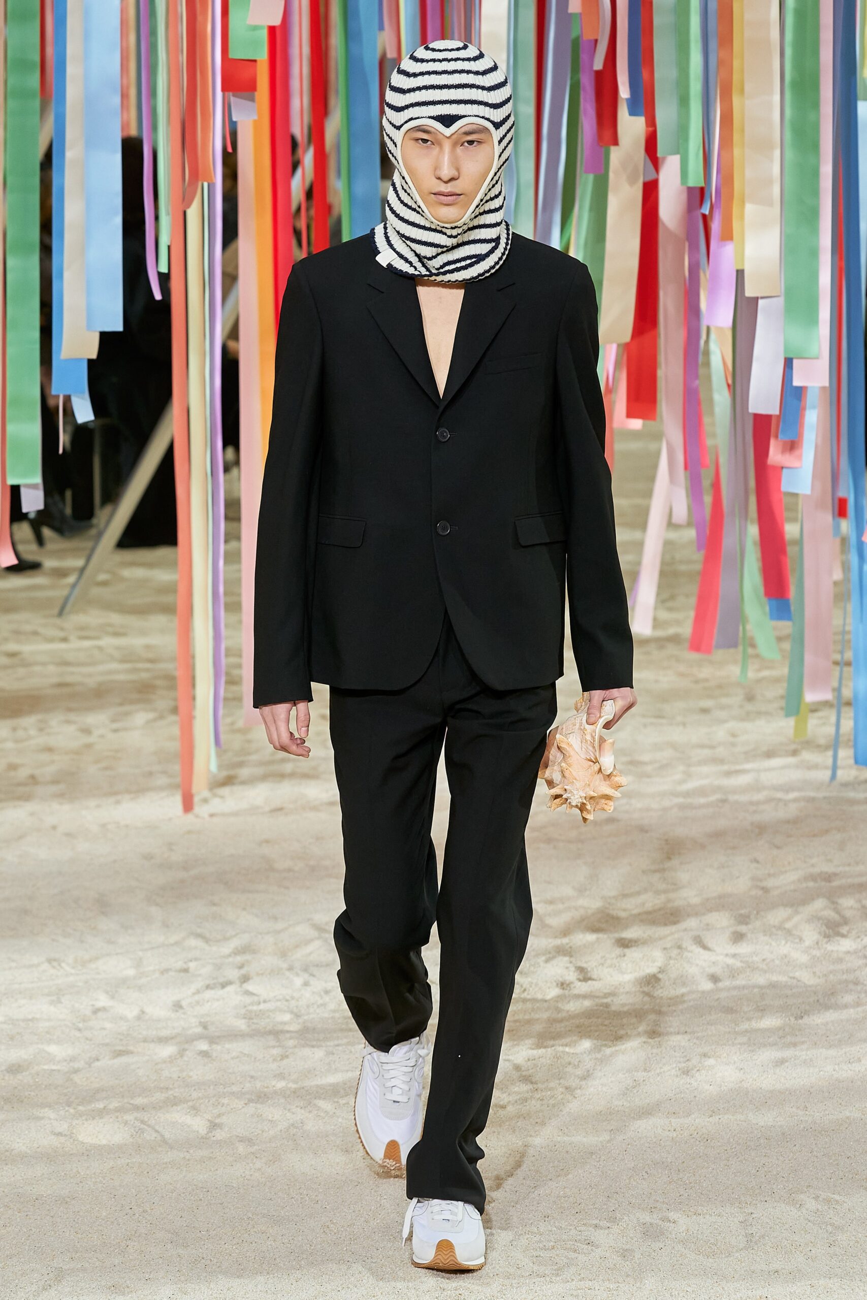Loewe F/W 22 Menswear Look 19