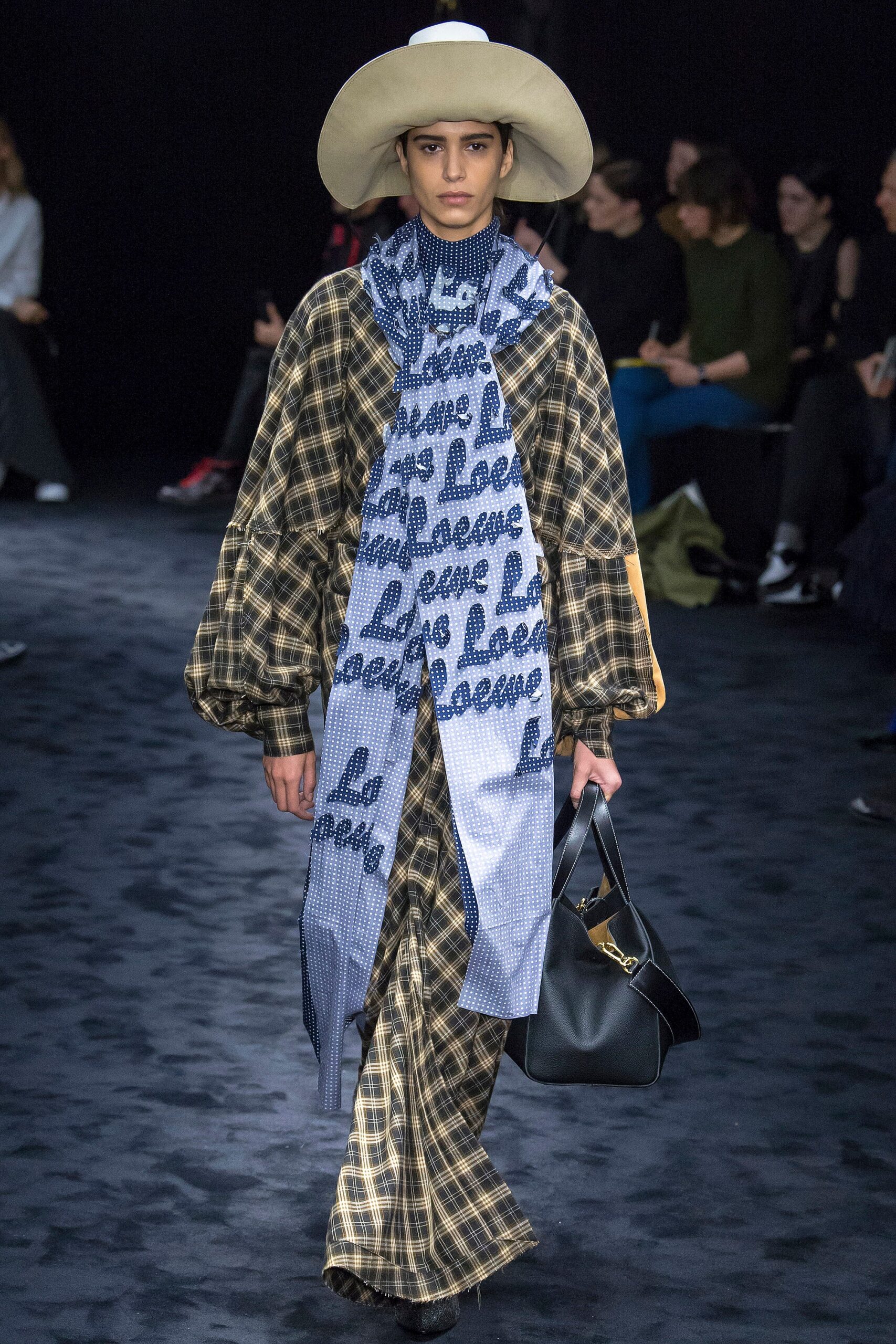 Loewe F/W 17 Look 27