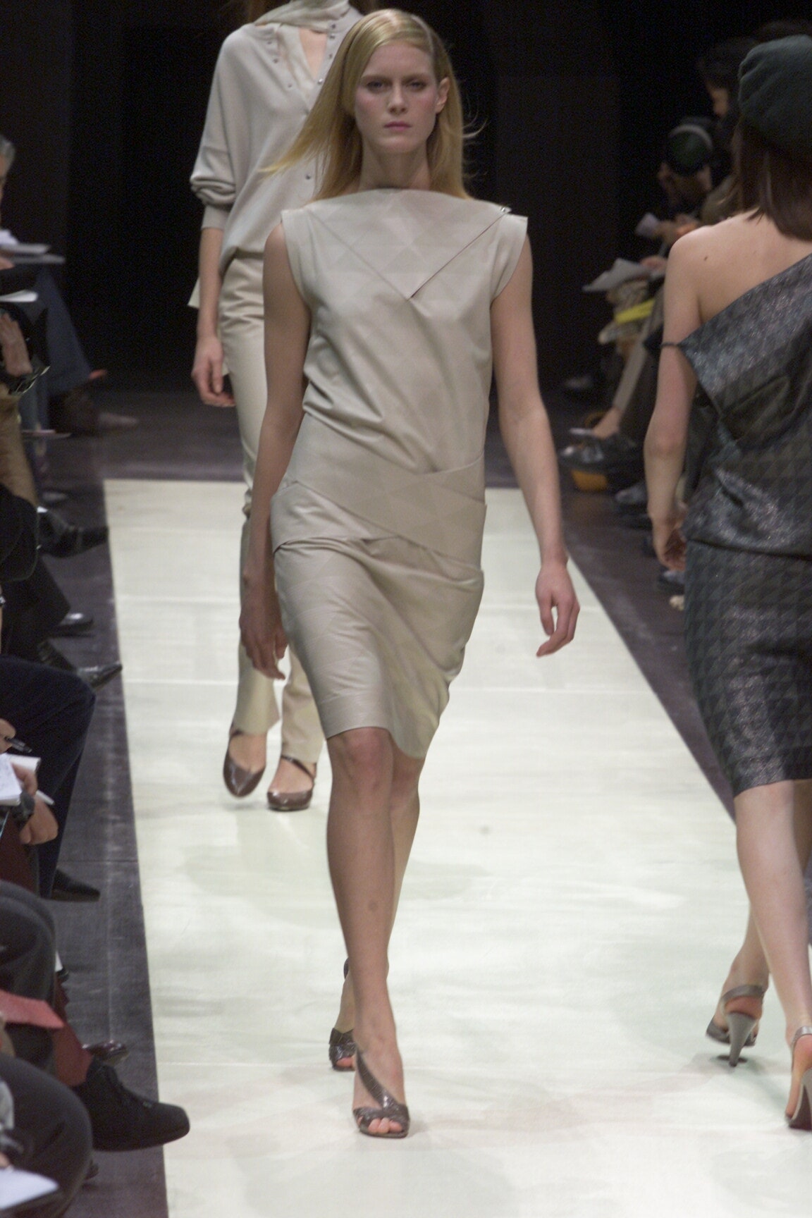 Louis Vuitton F/W 00 Look 14
