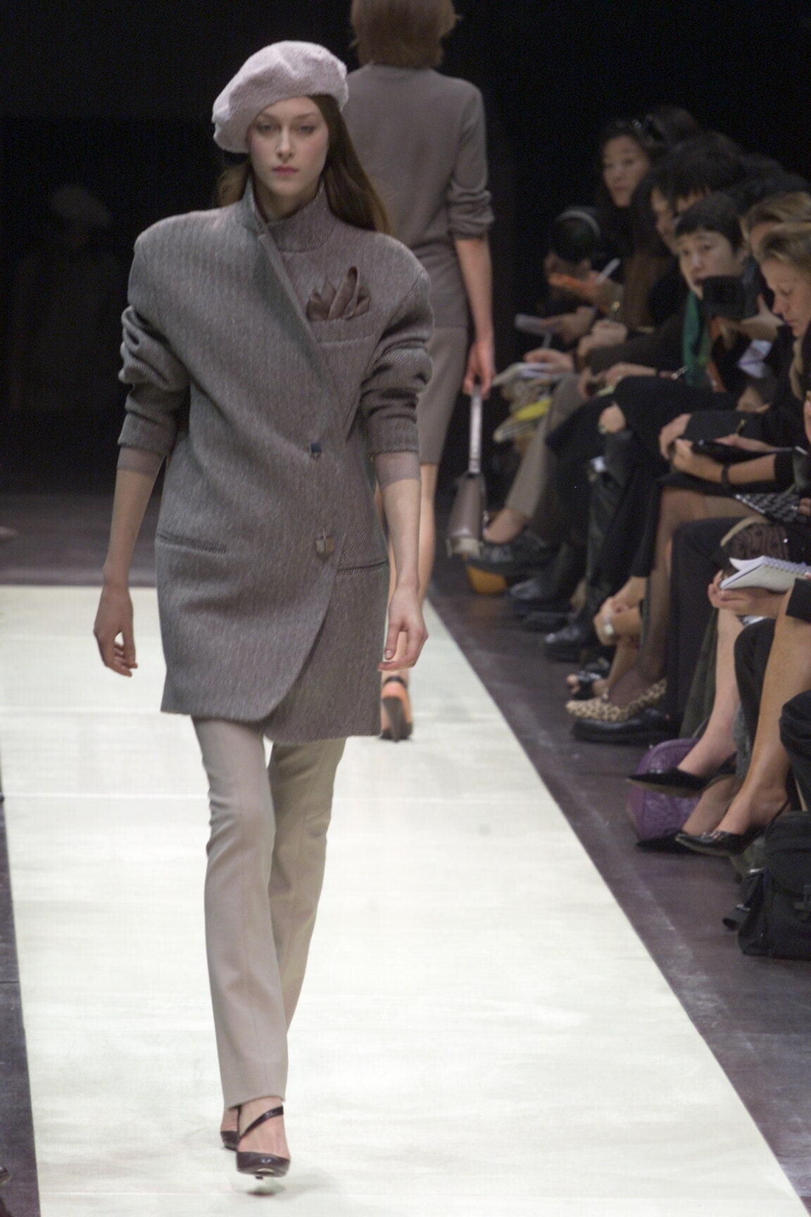 Louis Vuitton F/W 00 Look 25