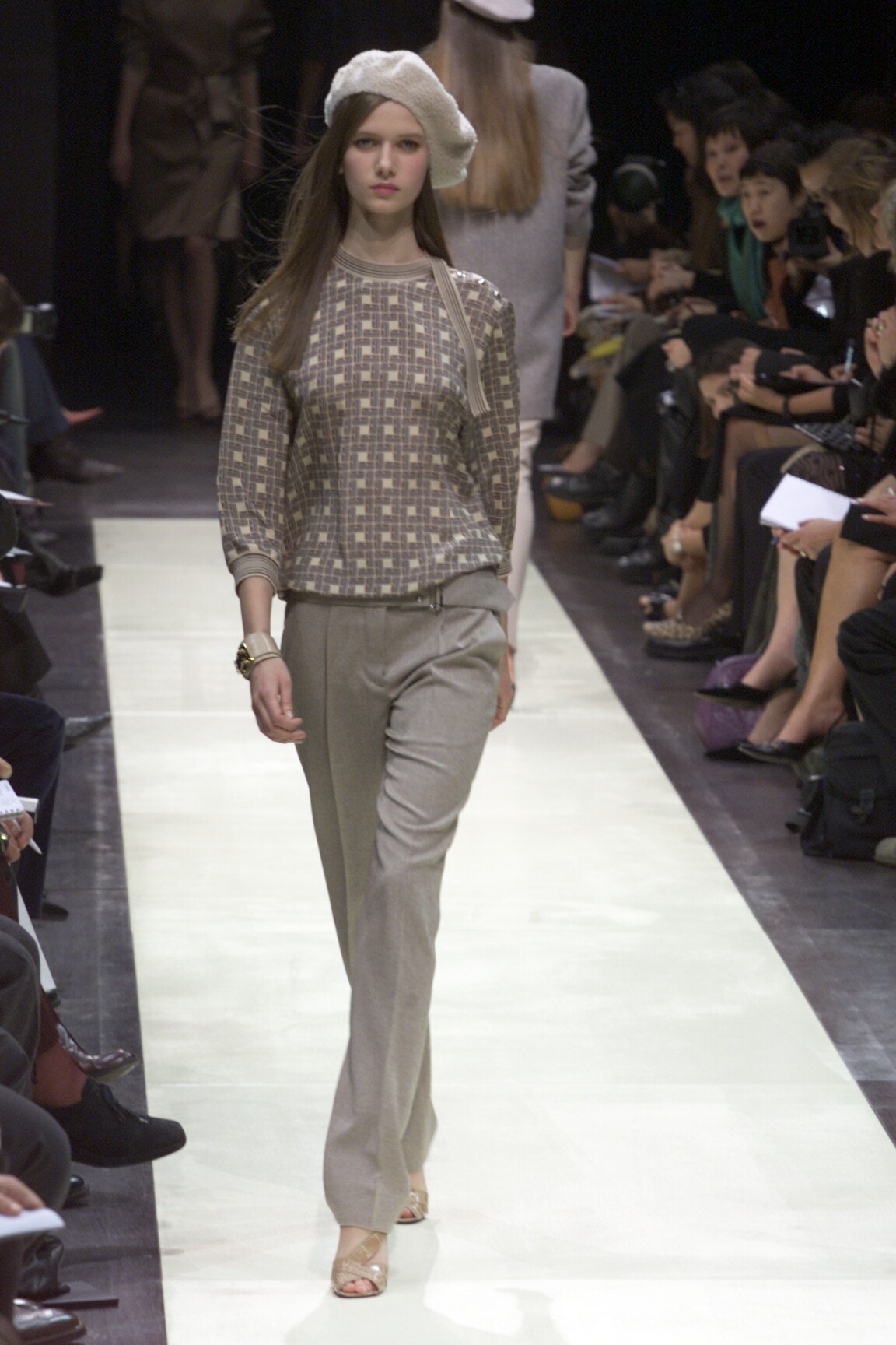 Louis Vuitton F/W 00 Look 26