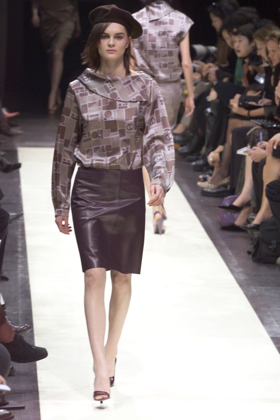 Louis Vuitton F/W 00 Look 30