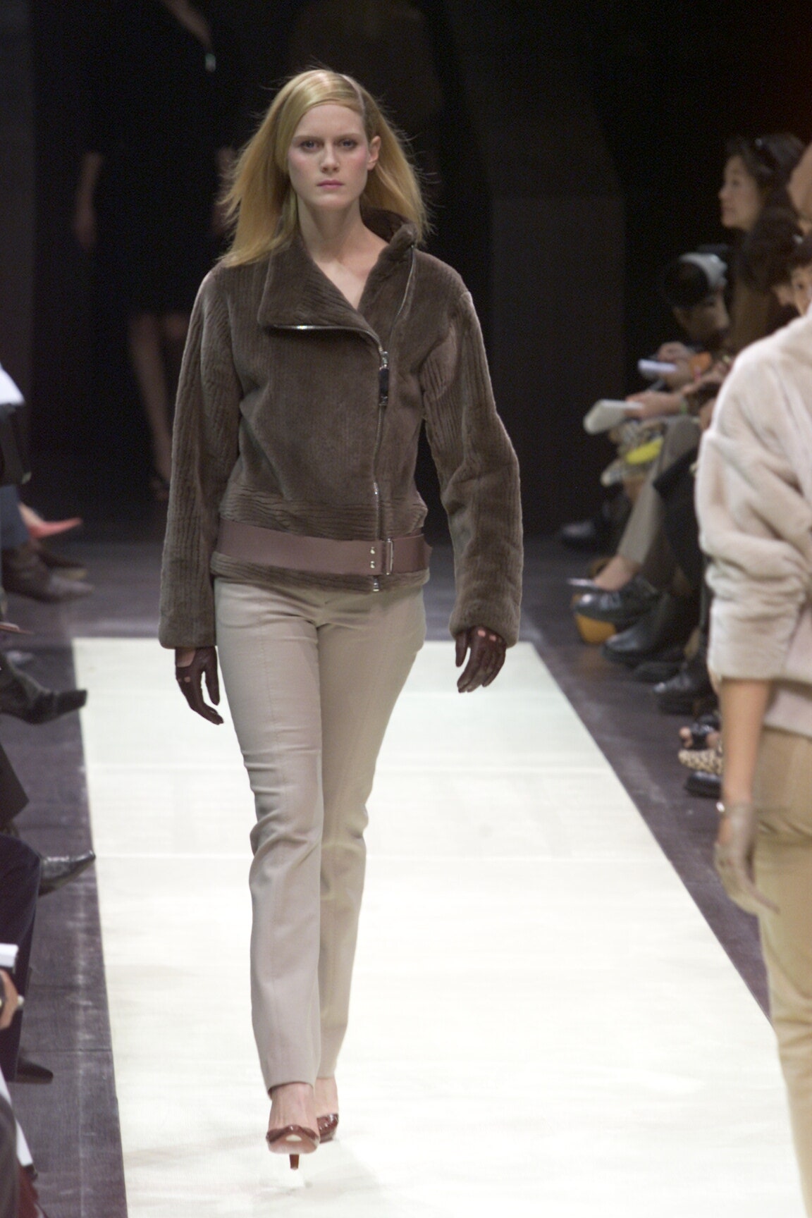 Louis Vuitton F/W 00 Look 33