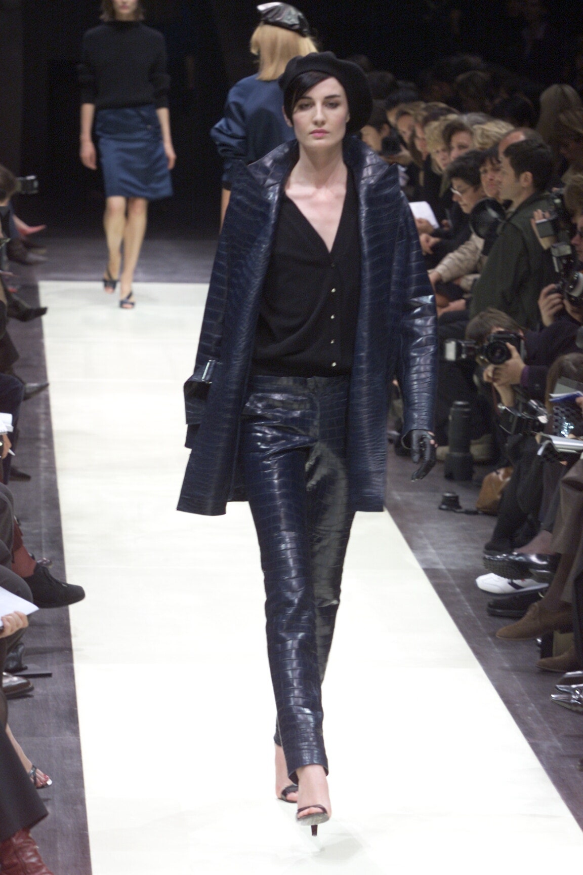 Louis Vuitton F/W 00 Look 43