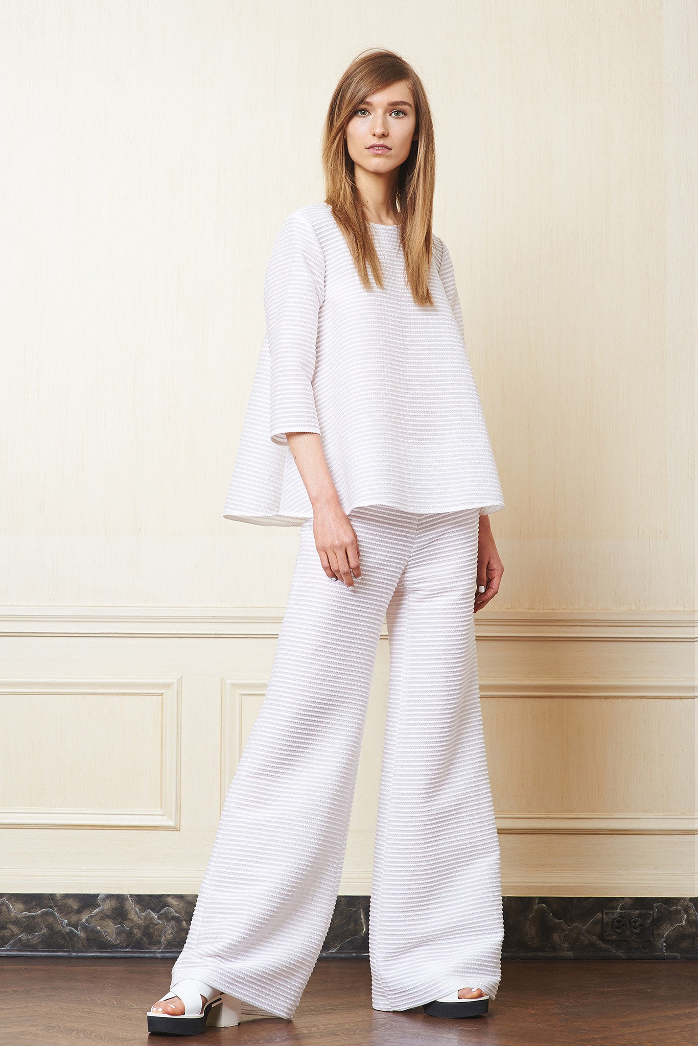 Lisa Perry Resort 15 Look 2