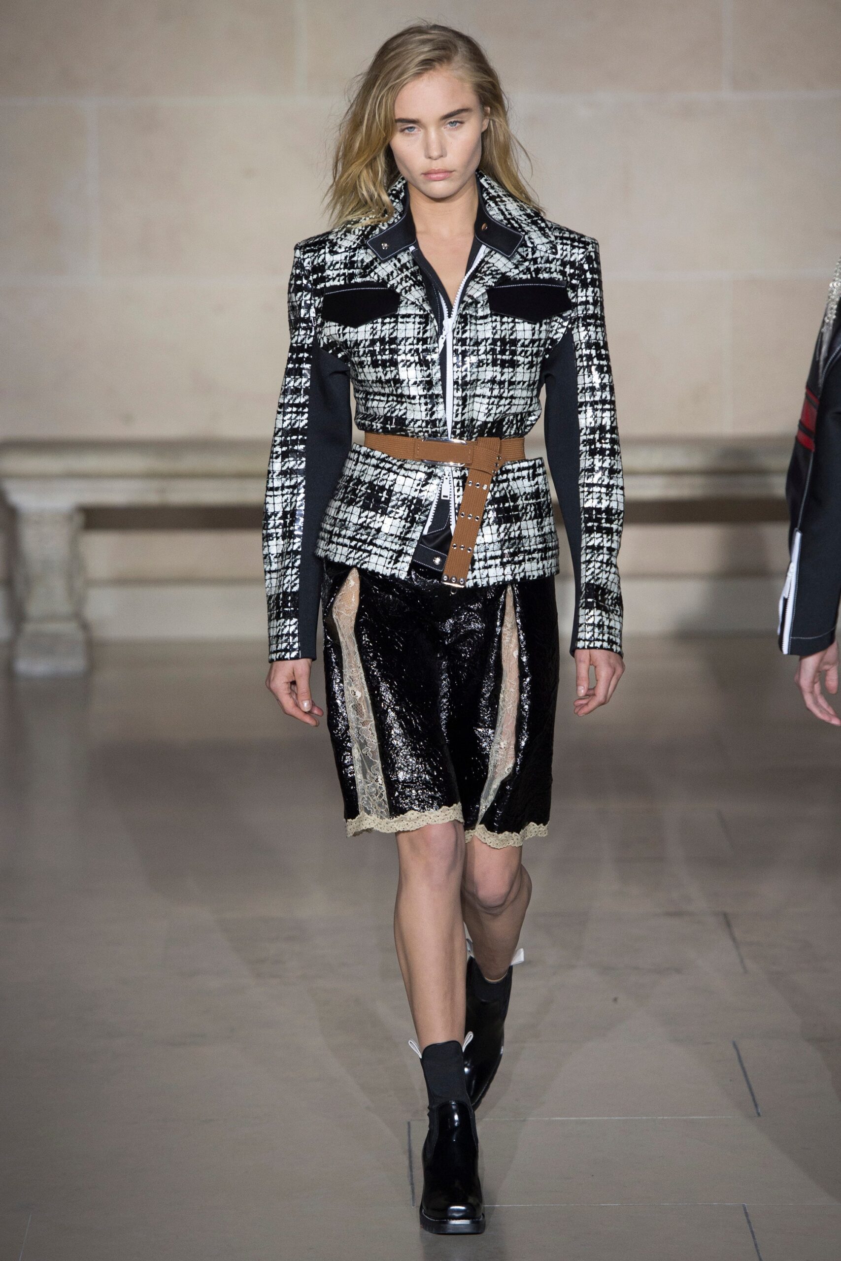 Louis Vuitton F/W 17 Look 25