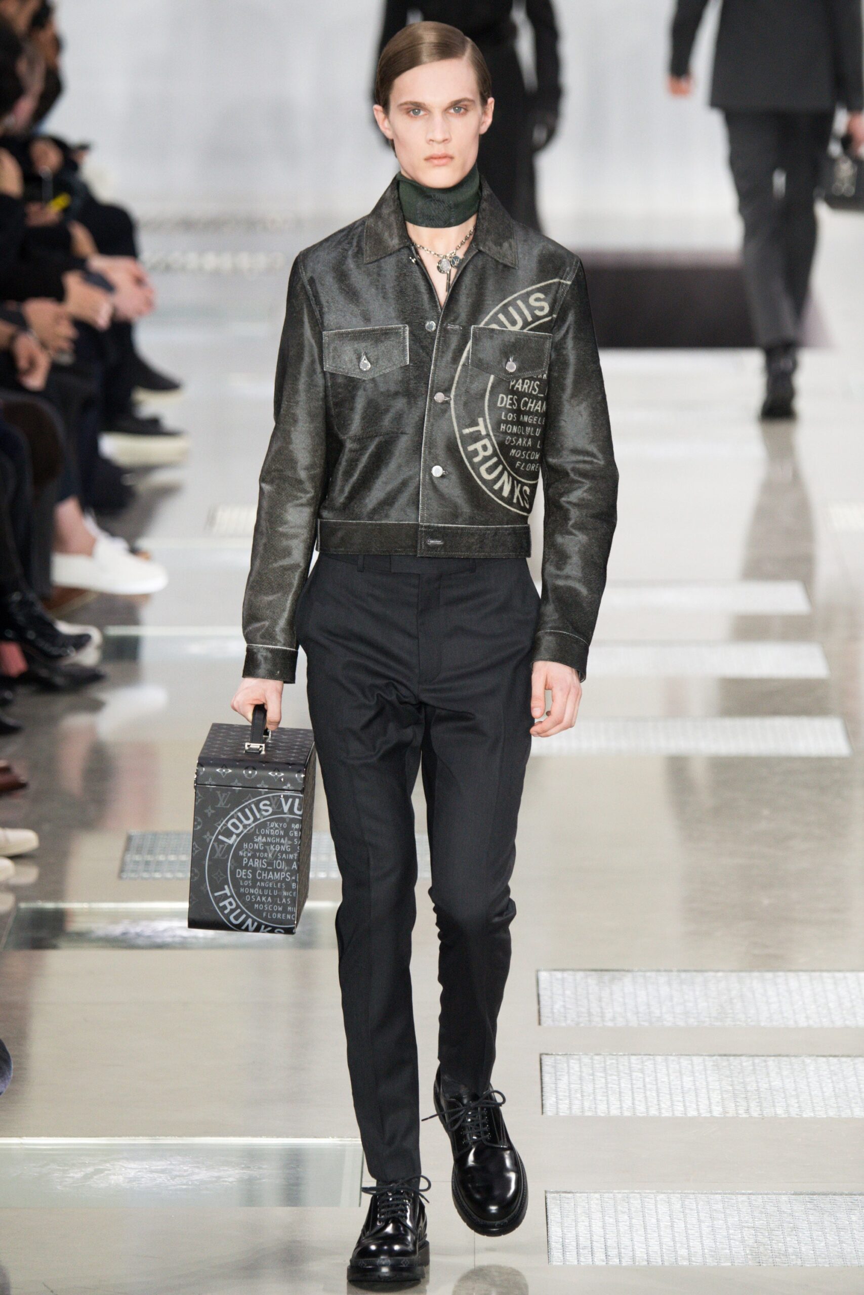 Louis Vuitton F/W 16 Menswear Look 2