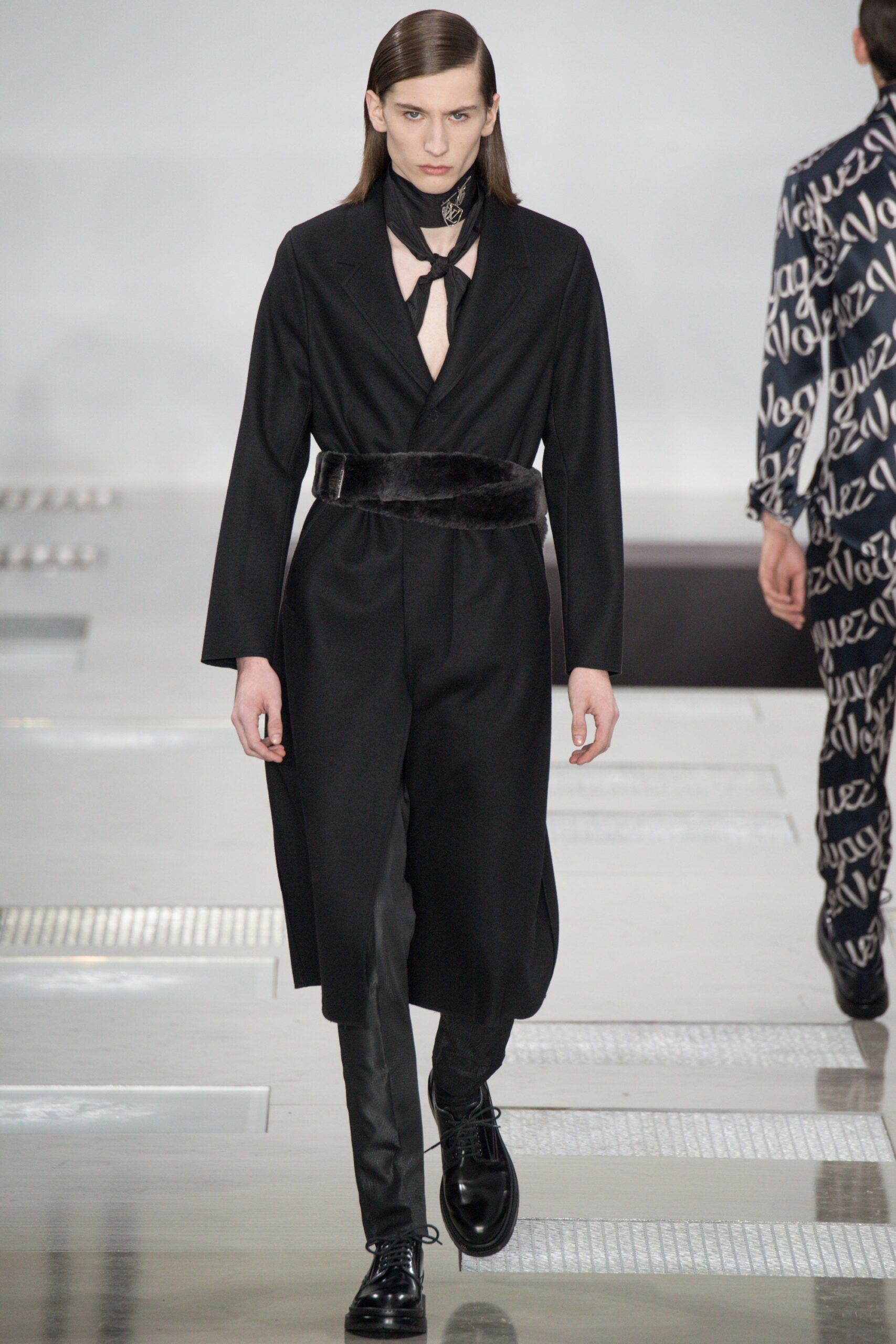 Louis Vuitton F/W 16 Menswear Look 17