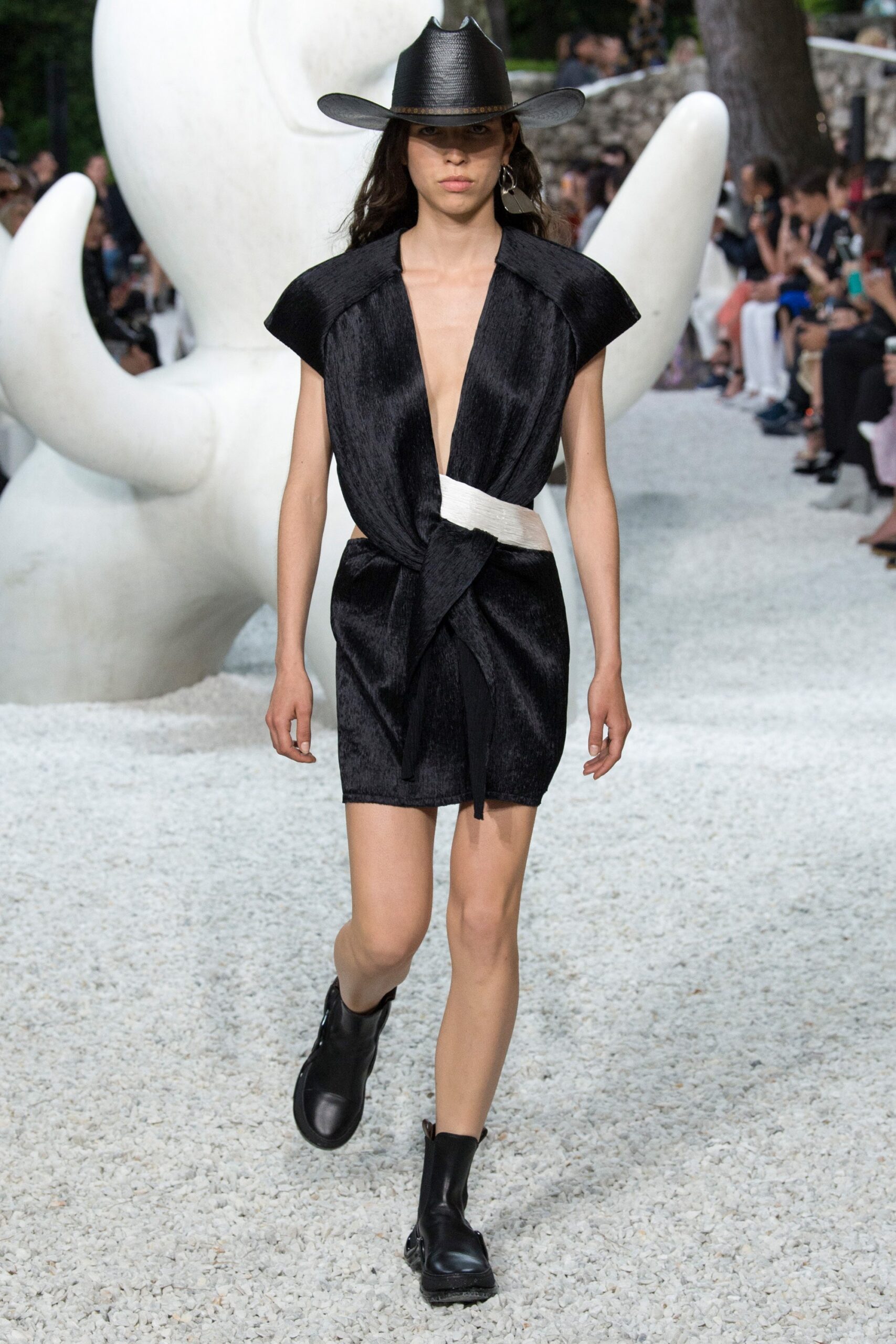 Louis Vuitton Resort 19 Look 30