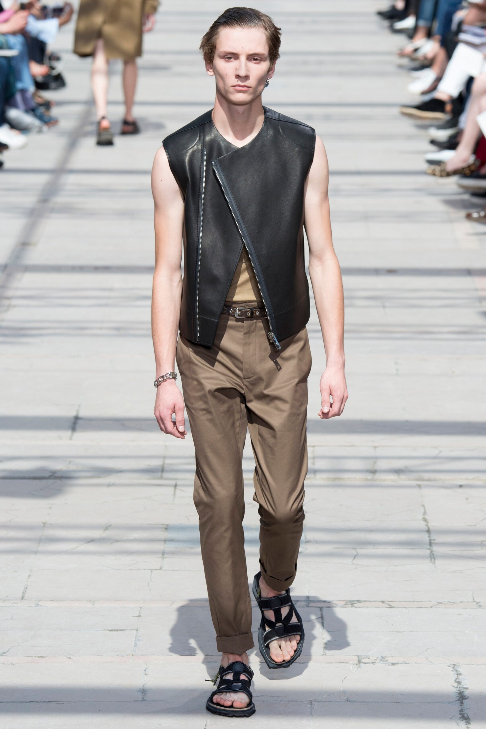 Louis Vuitton S/S 17 Menswear Look 22