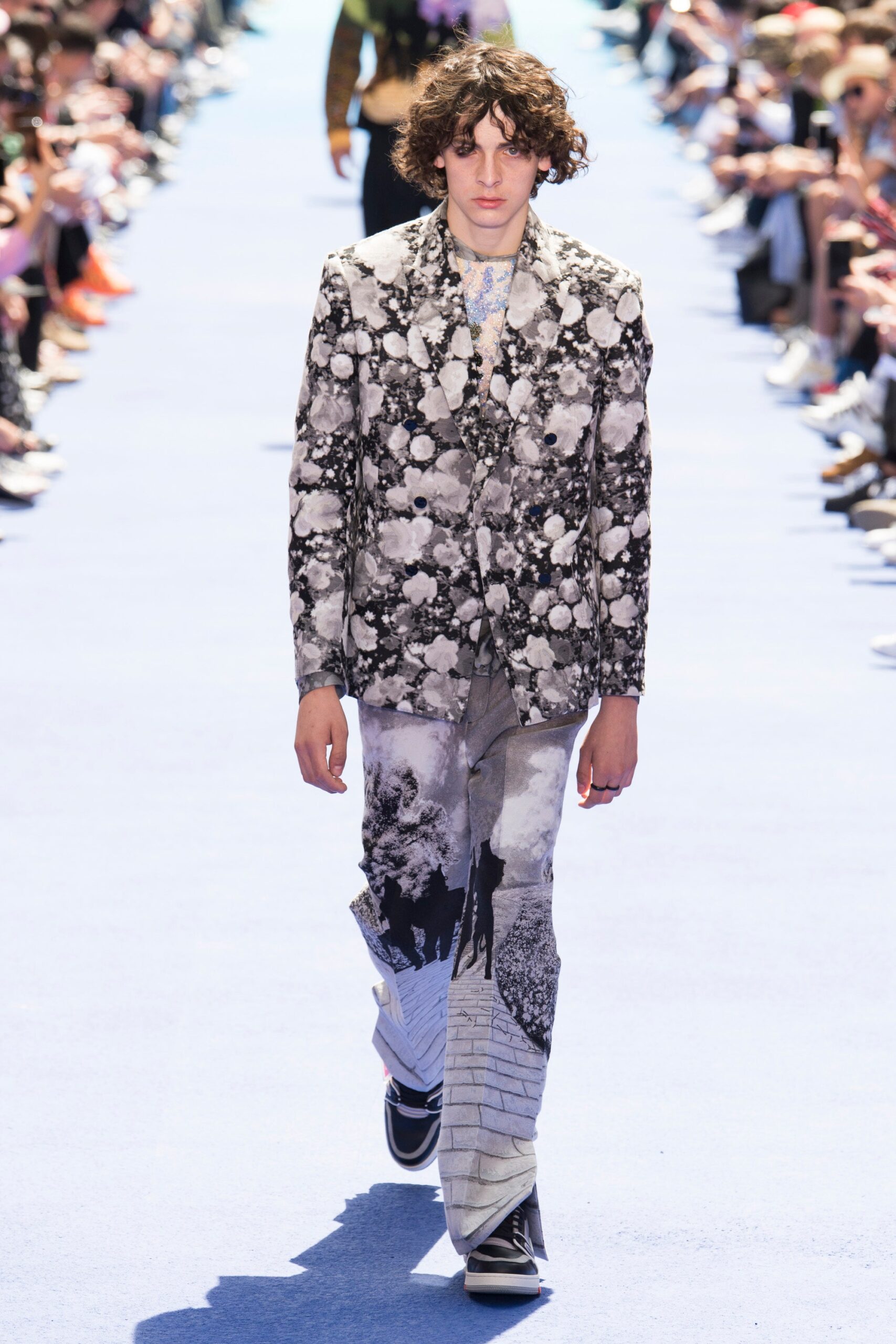 Louis Vuitton S/S 19 Menswear Look 52